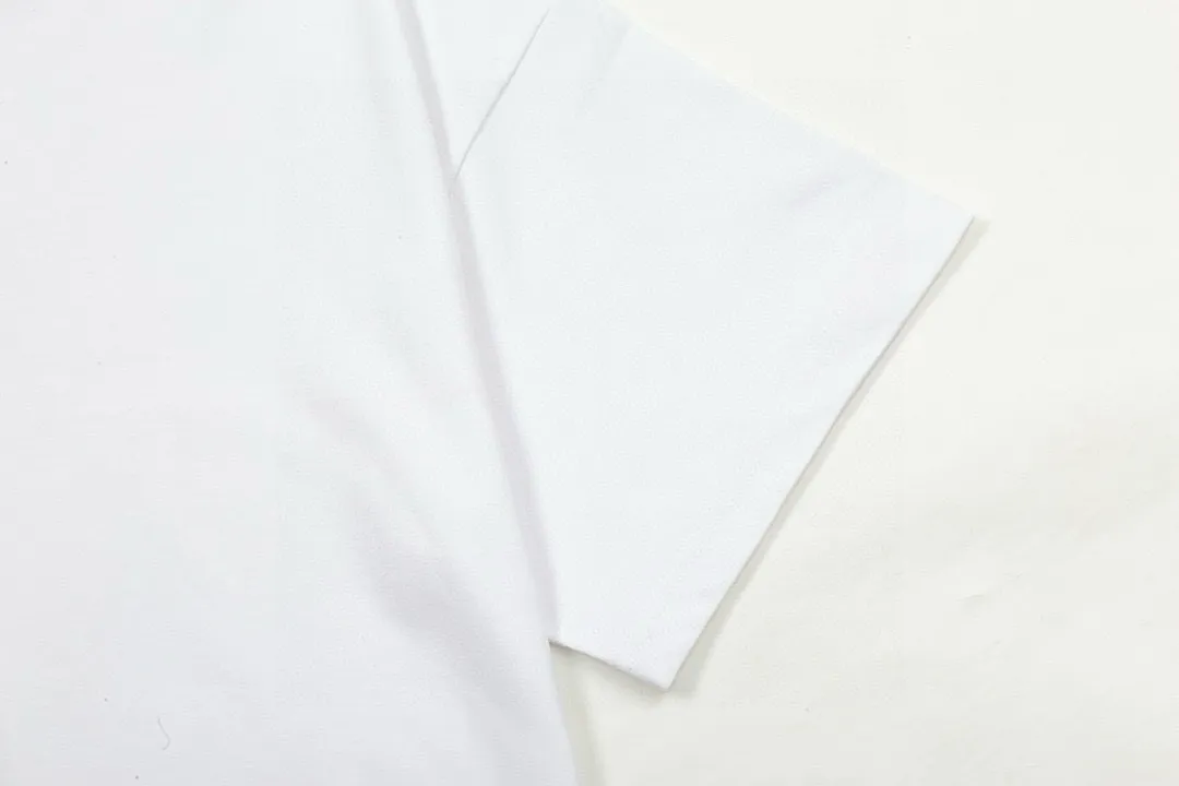 🅿️170 (arrives the next day) Dior 2025 new painted butterfly letter logo, same style for men and women, short-sleeved T-shirt ·Customized 280g 100% double yarn pure cotton fabric ·Dyeing 32 counts double-strand thread ·Collar tag, main mark and three labels complete Color: White Size: XS S M L