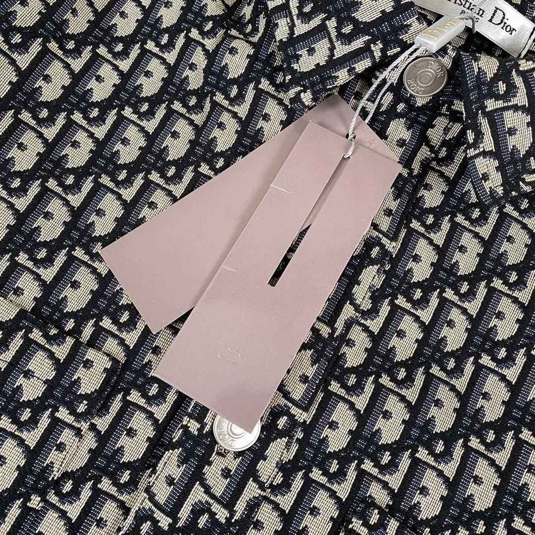 🅿️300 Dior/Dior all-over printed jacquard webbing denim jacket jacket shirt top Fabric: Custom-woven and custom-dyed jacquard fabric Heavy-duty washed upper body Three-dimensional tailoring Workmanship: Large factory workmanship Neat routing Perfect details High-end quality Iconic brand logo webbing on the back Refuse to bump into shirts Stand out and highlight the brand effect Size: S M L XL