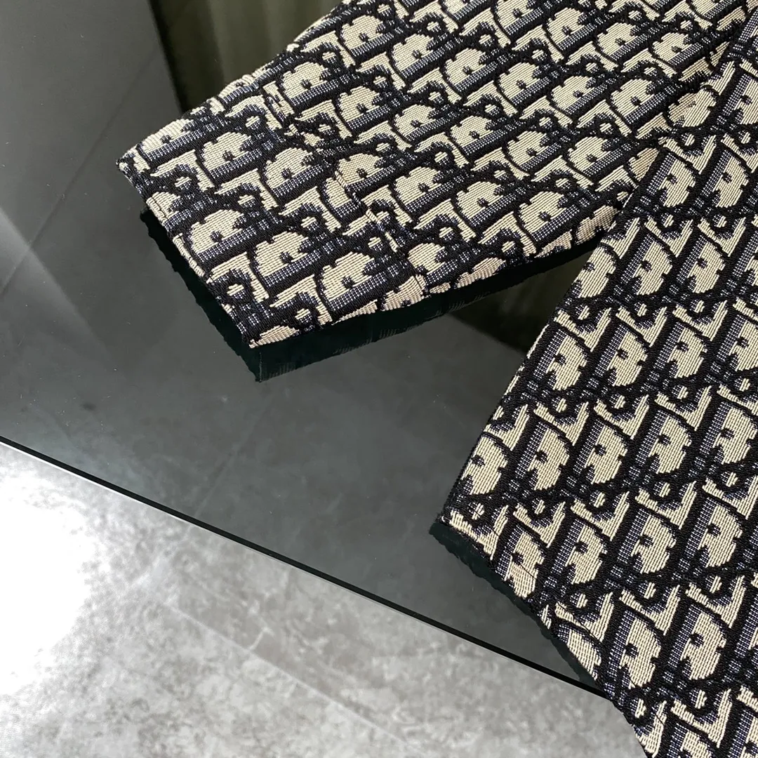 🅿️300 Dior/Dior all-over printed jacquard webbing denim jacket jacket shirt top Fabric: Custom-woven and custom-dyed jacquard fabric Heavy-duty washed upper body Three-dimensional tailoring Workmanship: Large factory workmanship Neat routing Perfect details High-end quality Iconic brand logo webbing on the back Refuse to bump into shirts Stand out and highlight the brand effect Size: S M L XL