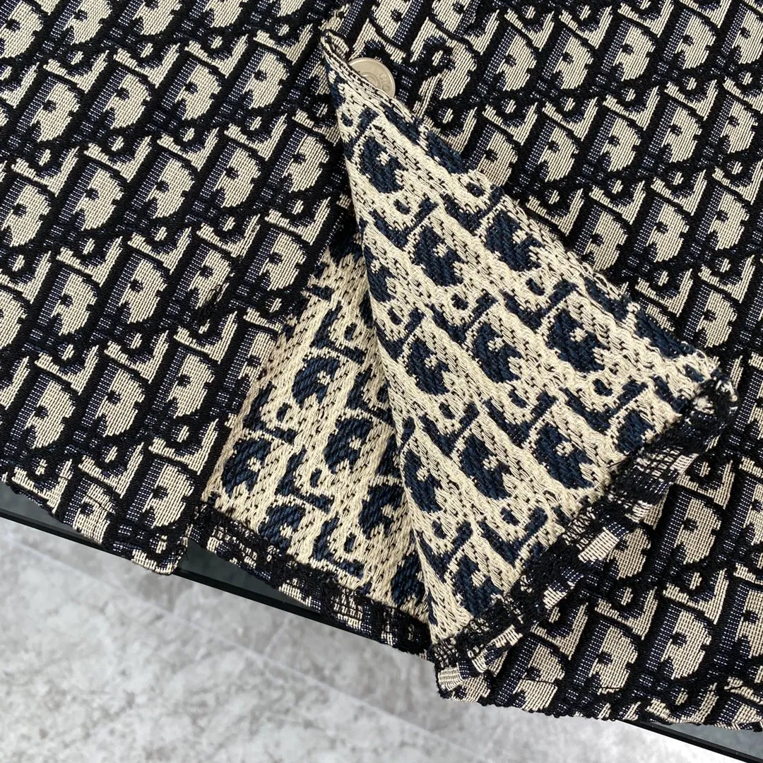 🅿️300 Dior/Dior all-over printed jacquard webbing denim jacket jacket shirt top Fabric: Custom-woven and custom-dyed jacquard fabric Heavy-duty washed upper body Three-dimensional tailoring Workmanship: Large factory workmanship Neat routing Perfect details High-end quality Iconic brand logo webbing on the back Refuse to bump into shirts Stand out and highlight the brand effect Size: S M L XL