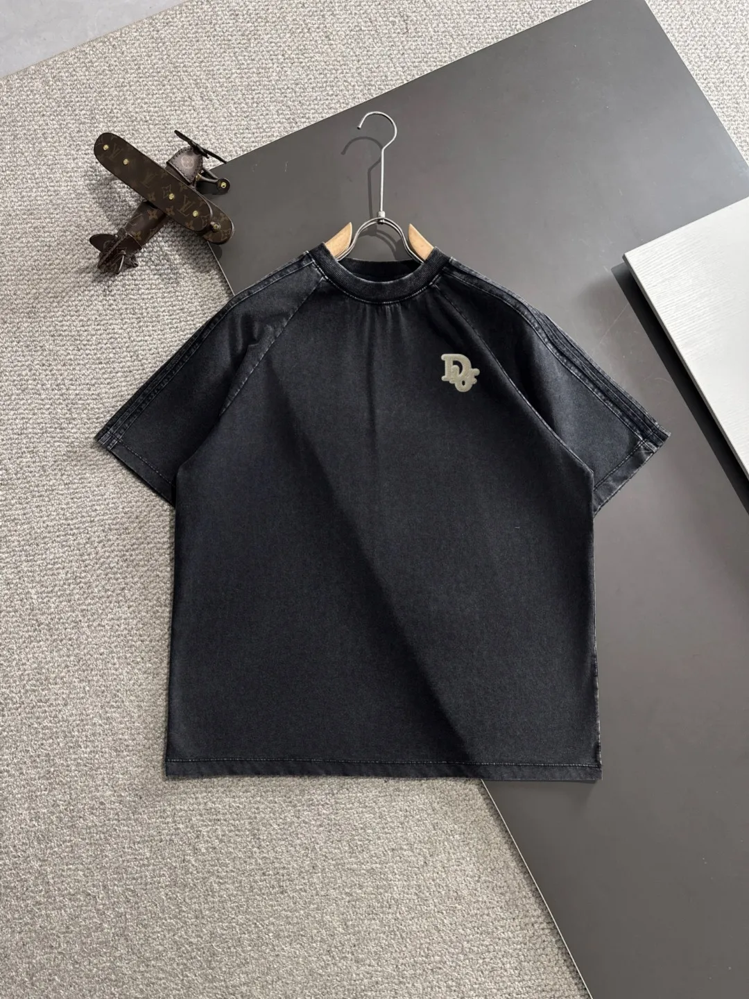 🅿️500 next day shipping DIOR/Dior high quality 2025 spring and summer new elastic band casual heavy industry washed suit, batik tripe sweat-absorbent and breathable, counter-customized fabric with high breathability and comfort, impeccable details, brand element design concept, reflecting high quality. It feels delicate and soft! It presents a casual cut and the upper body shape is great! Trading company channels are rare and available on the official website simultaneously! From a high-end men's positioning brand, high-end, low-key luxury taste, people can't refuse! Exquisite workmanship and impeccable quality! The overall style is simple, fashionable and timeless, fully meeting the requirements of stylish and tasteful dressing! Size: S-XXL