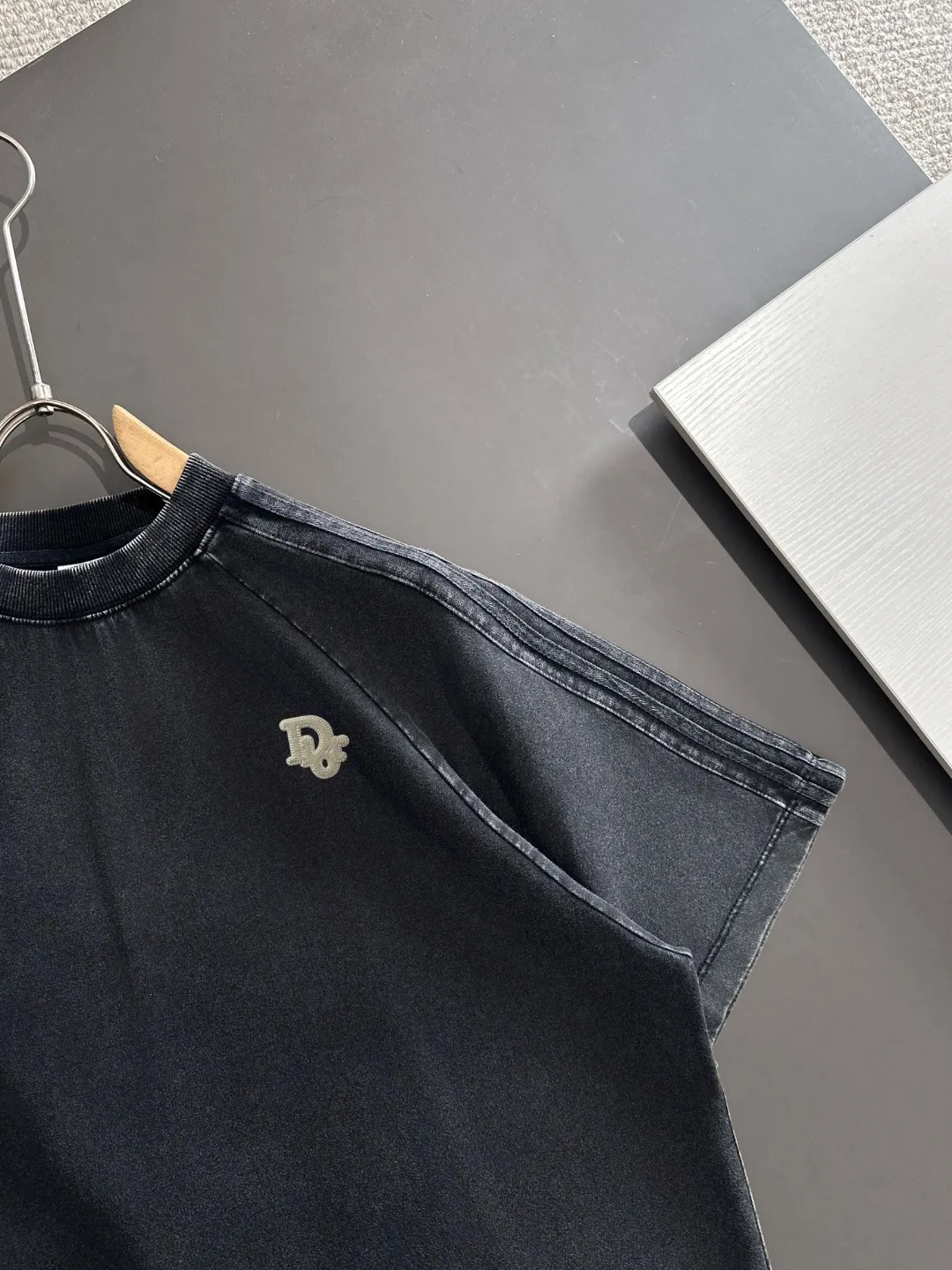 🅿️500 next day shipping DIOR/Dior high quality 2025 spring and summer new elastic band casual heavy industry washed suit, batik tripe sweat-absorbent and breathable, counter-customized fabric with high breathability and comfort, impeccable details, brand element design concept, reflecting high quality. It feels delicate and soft! It presents a casual cut and the upper body shape is great! Trading company channels are rare and available on the official website simultaneously! From a high-end men's positioning brand, high-end, low-key luxury taste, people can't refuse! Exquisite workmanship and impeccable quality! The overall style is simple, fashionable and timeless, fully meeting the requirements of stylish and tasteful dressing! Size: S-XXL