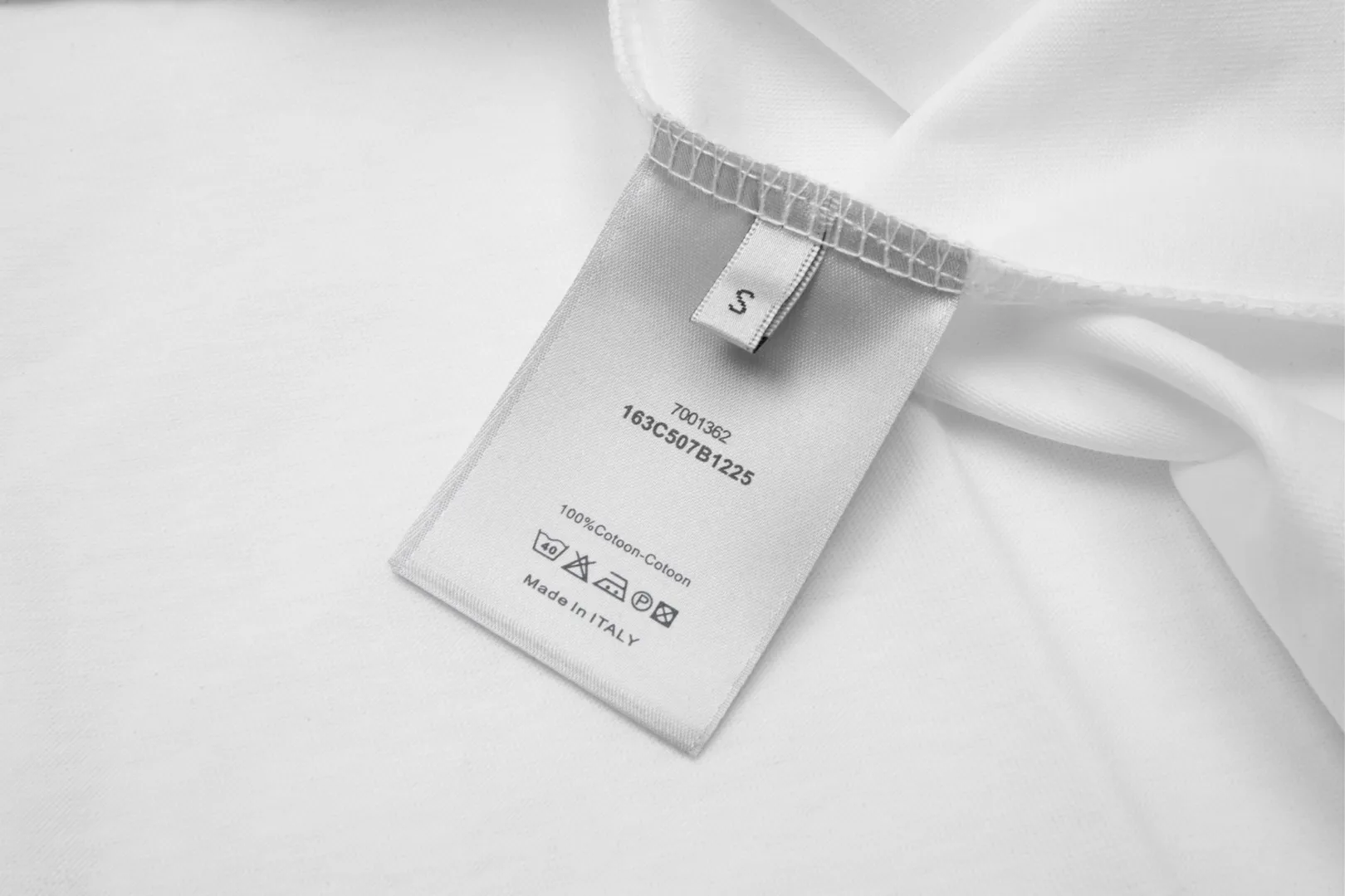 🅿️180 High-quality DIOR/Dior new series logo three-dimensional embroidered short-sleeved T-shirt, pure cotton double yarn fabric, using high-density thread embroidery, loose version, full set of accessories, soft and thick fabric, complete with three standards, same size for men and women. Size xs s m l