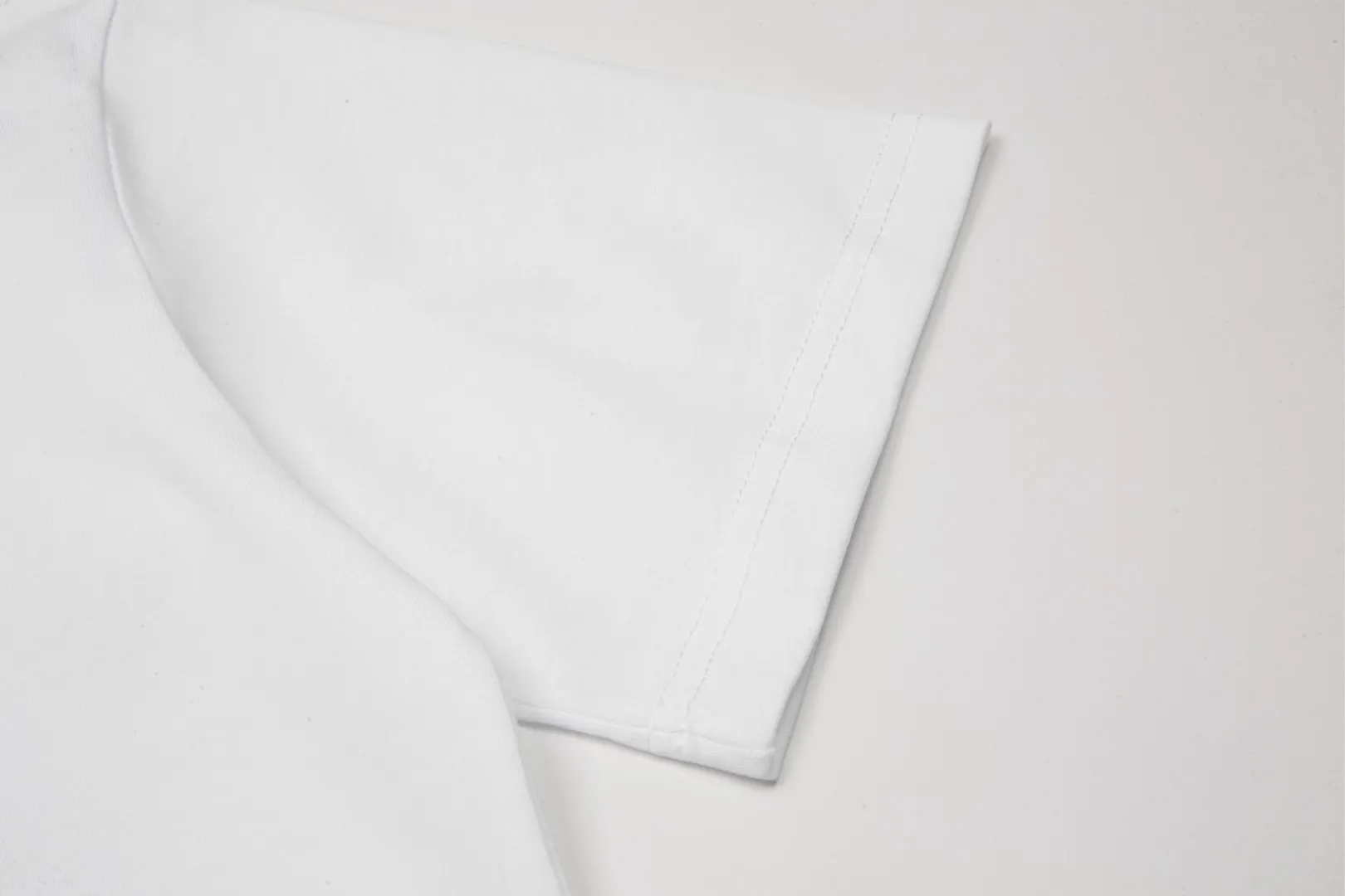 🅿️180 High-quality DIOR/Dior new series logo three-dimensional embroidered short-sleeved T-shirt, pure cotton double yarn fabric, using high-density thread embroidery, loose version, full set of accessories, soft and thick fabric, complete with three standards, same size for men and women. Size xs s m l