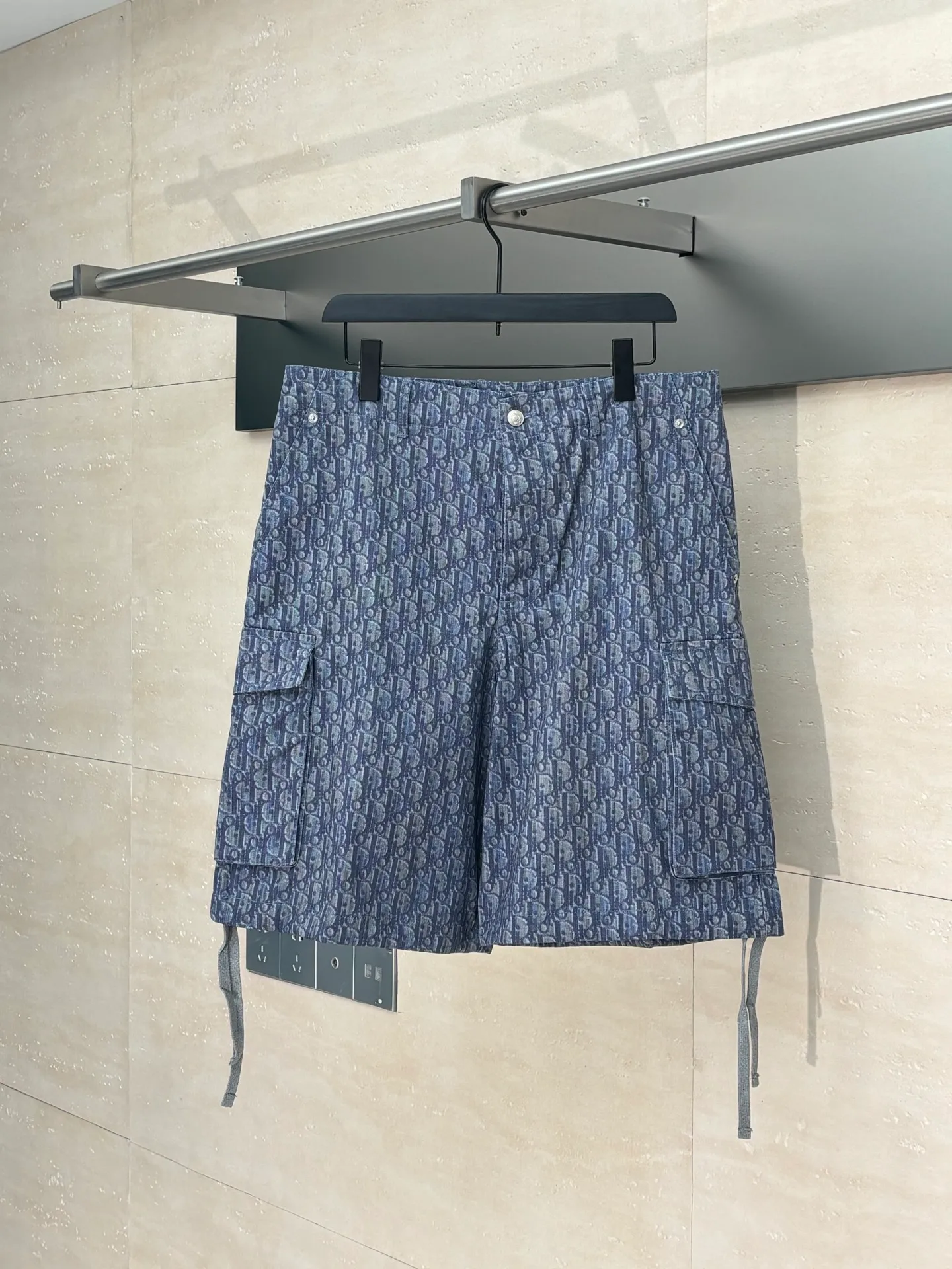 🅿️530 Dio*/Dior 25SS cotton twill printed pocket cargo shorts are made of customized twill cotton 10*10 cotton (different market fabrics) cloth printing, positioning cutting, customized 1:1 leather label. I-buckle. Rope. Trademark Size: S/M/L/XL