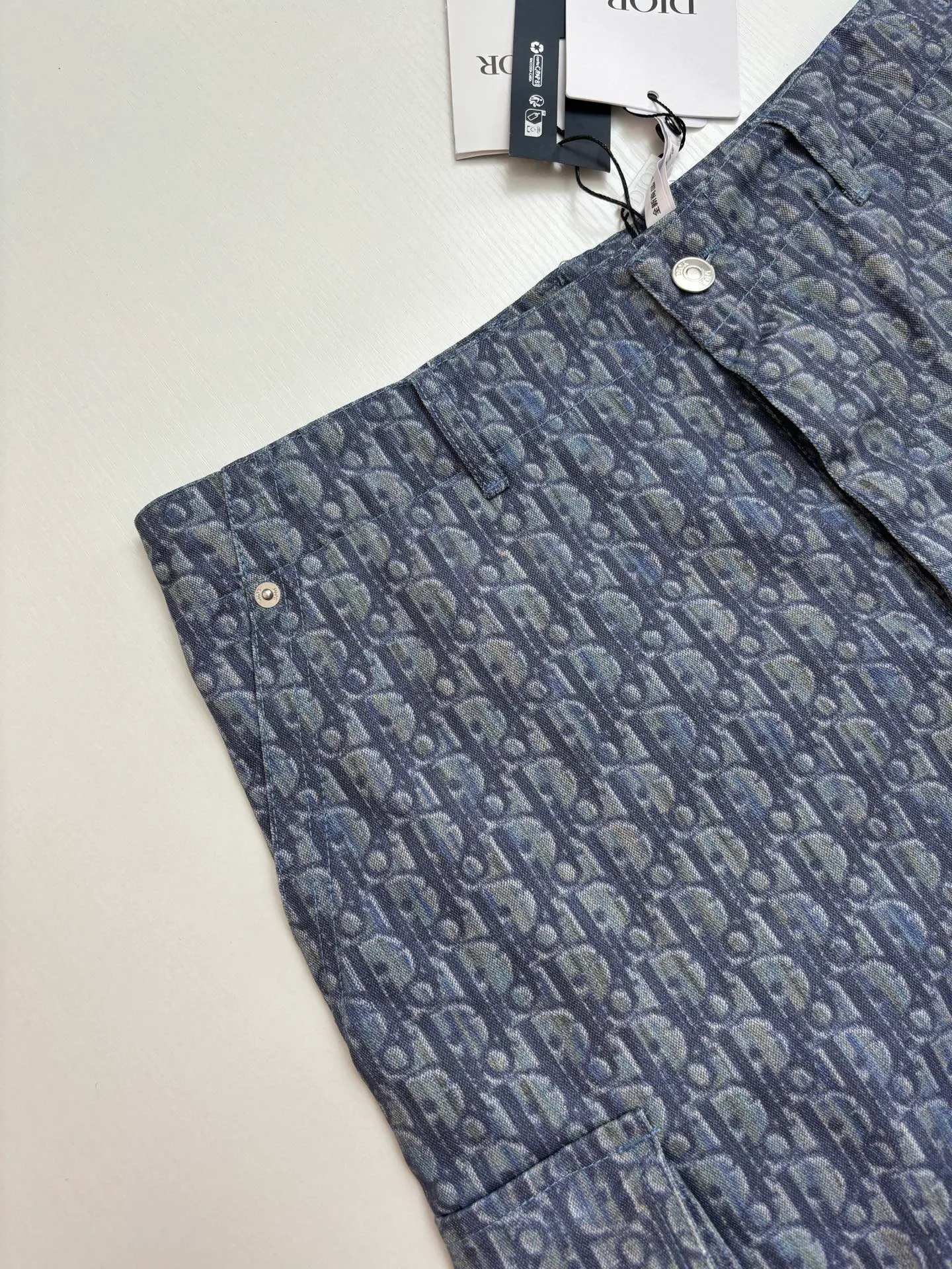 🅿️530 Dio*/Dior 25SS cotton twill printed pocket cargo shorts are made of customized twill cotton 10*10 cotton (different market fabrics) cloth printing, positioning cutting, customized 1:1 leather label. I-buckle. Rope. Trademark Size: S/M/L/XL