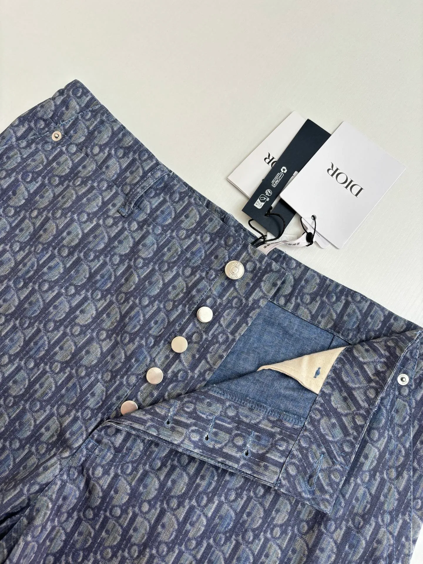 🅿️530 Dio*/Dior 25SS cotton twill printed pocket cargo shorts are made of customized twill cotton 10*10 cotton (different market fabrics) cloth printing, positioning cutting, customized 1:1 leather label. I-buckle. Rope. Trademark Size: S/M/L/XL