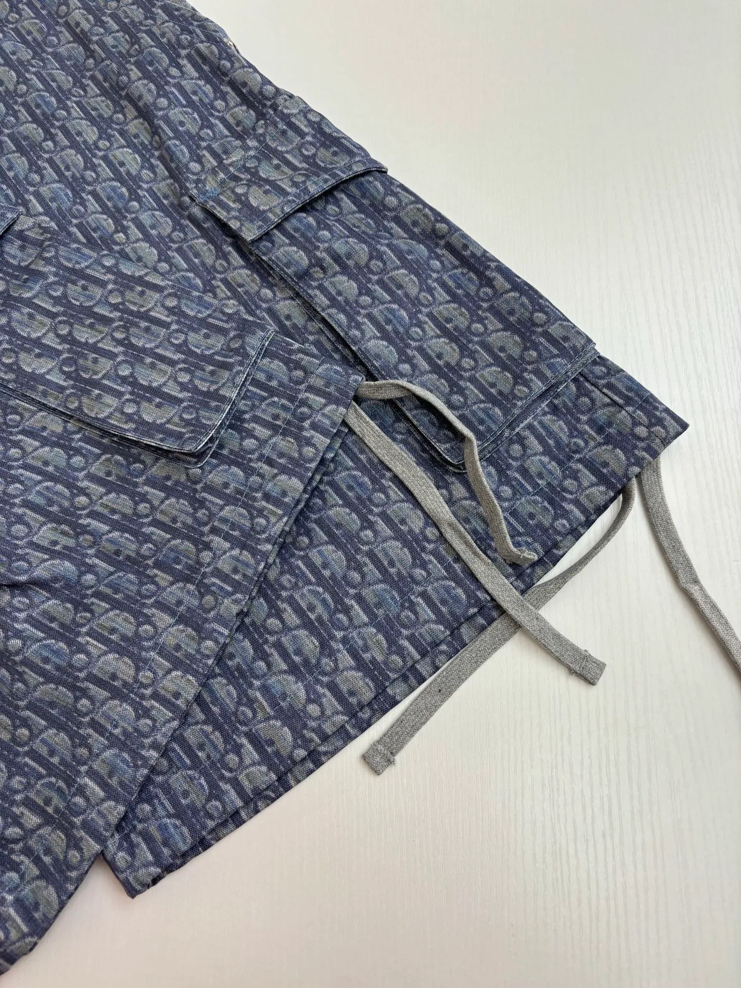 🅿️530 Dio*/Dior 25SS cotton twill printed pocket cargo shorts are made of customized twill cotton 10*10 cotton (different market fabrics) cloth printing, positioning cutting, customized 1:1 leather label. I-buckle. Rope. Trademark Size: S/M/L/XL