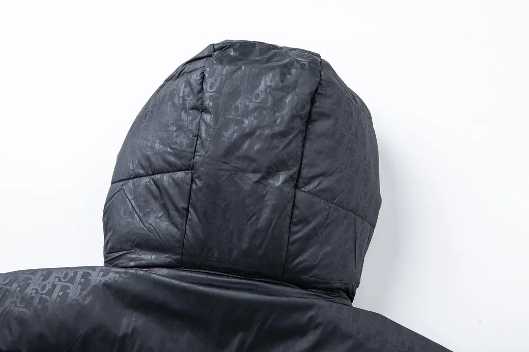 🅿️600 DIOR Dior's new autumn and winter style 🆕down jacket. Original 1:1 customized hardware accessories, all imported and original customization. Welcome to compare at the counter. Absolutely high quality. Made of top 90 white duck down. Super soft, fluffy and plump. Super heavy workmanship. The fabric is well-crafted and has a perfect version. Note⚠The fabric is super comfortable. Exclusive model. Non-market goods. Same sizes for men and women. Size M to XXL