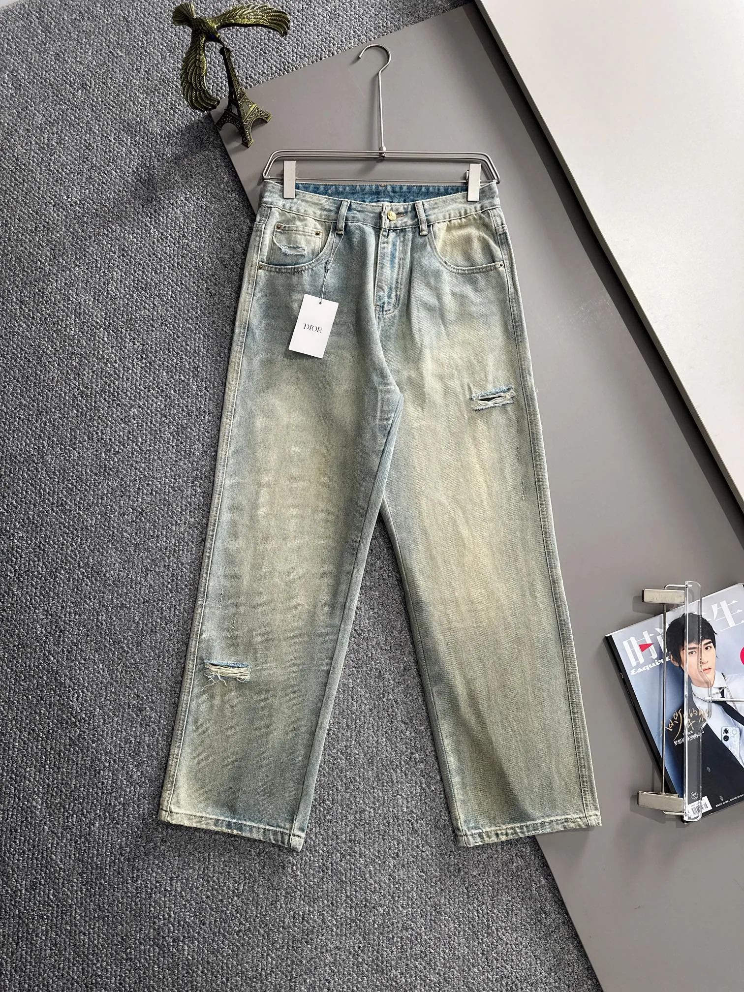 🅿️380 Dior 2025 Four Seasons Loose Jeans Straight Trousers, the trend in the trend! Many fashion bloggers control the upper body. The water is woven from imported Japanese Denim plain cotton denim fabric. It has three standards, is soft, delicate, comfortable and breathable. The color has a modern and fashionable vicissitudes. The upper body is versatile and fashionable! Light luxury, a must-have item for daily commuting! Size: S-3XL (please state your height and weight when placing an order)