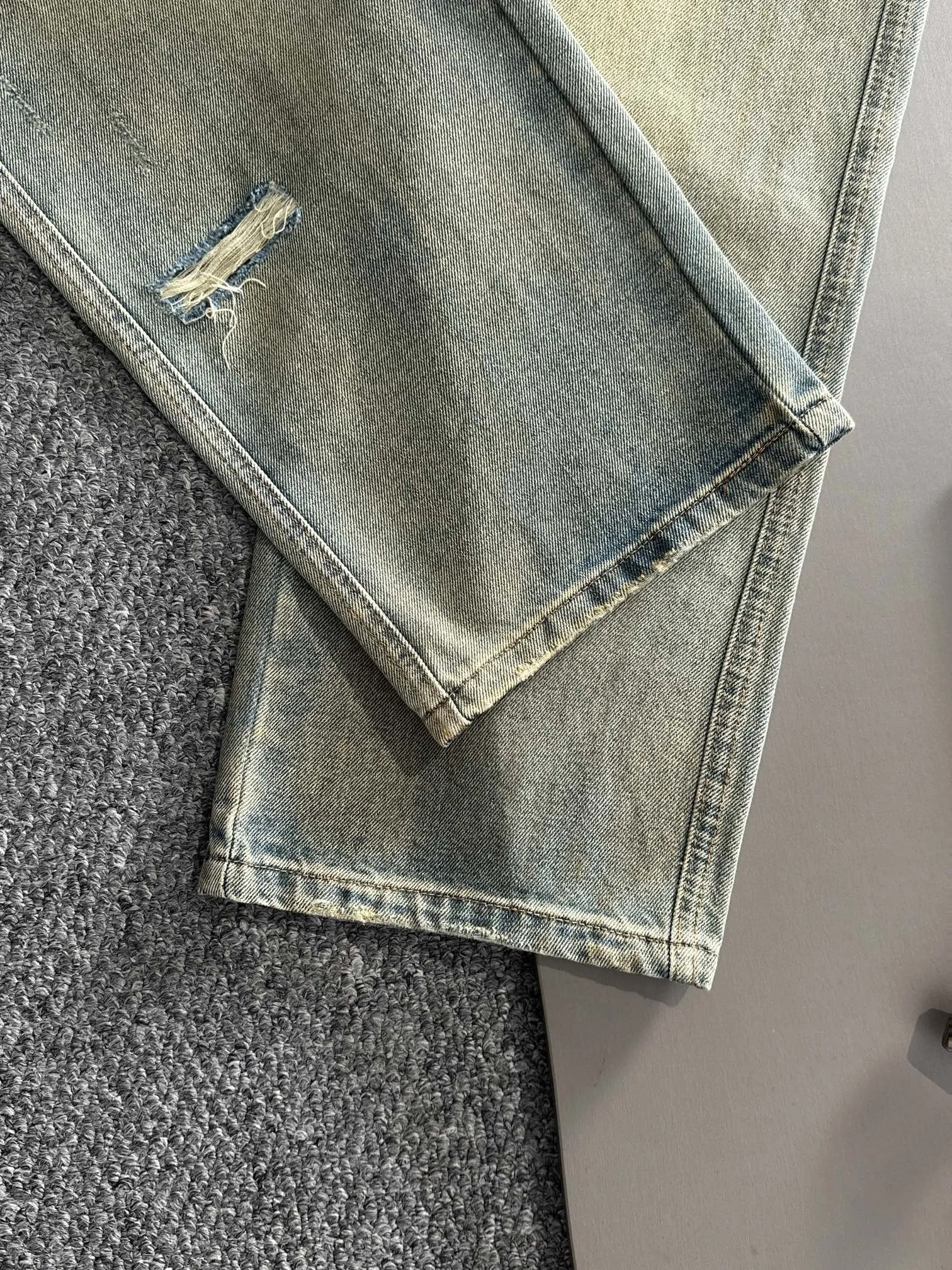 🅿️380 Dior 2025 Four Seasons Loose Jeans Straight Trousers, the trend in the trend! Many fashion bloggers control the upper body. The water is woven from imported Japanese Denim plain cotton denim fabric. It has three standards, is soft, delicate, comfortable and breathable. The color has a modern and fashionable vicissitudes. The upper body is versatile and fashionable! Light luxury, a must-have item for daily commuting! Size: S-3XL (please state your height and weight when placing an order)