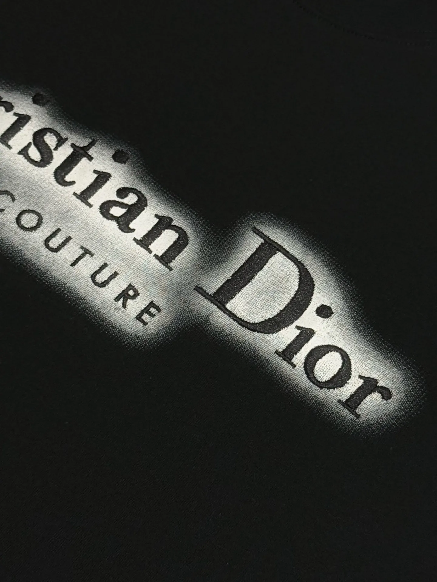🅿️190 [High version] Snake🐍 Dior Dior 25ss spring and summer new limited edition inkjet ten letter logo embroidered short-sleeved T-shirt! Fashionable and casual short-sleeved T-shirt with catwalk pattern. It has a unique design and is made of 32 pieces of 280g 100% cotton fabric. It feels soft and skin-friendly, comfortable and breathable. The real thing will definitely make you fall in love with it! Non-sexist couples can wear mixed styles to open up a new fashion style! Different market versions ⚠️Same style for men and women. Haute couture series! Color: black white. Size: s-xL