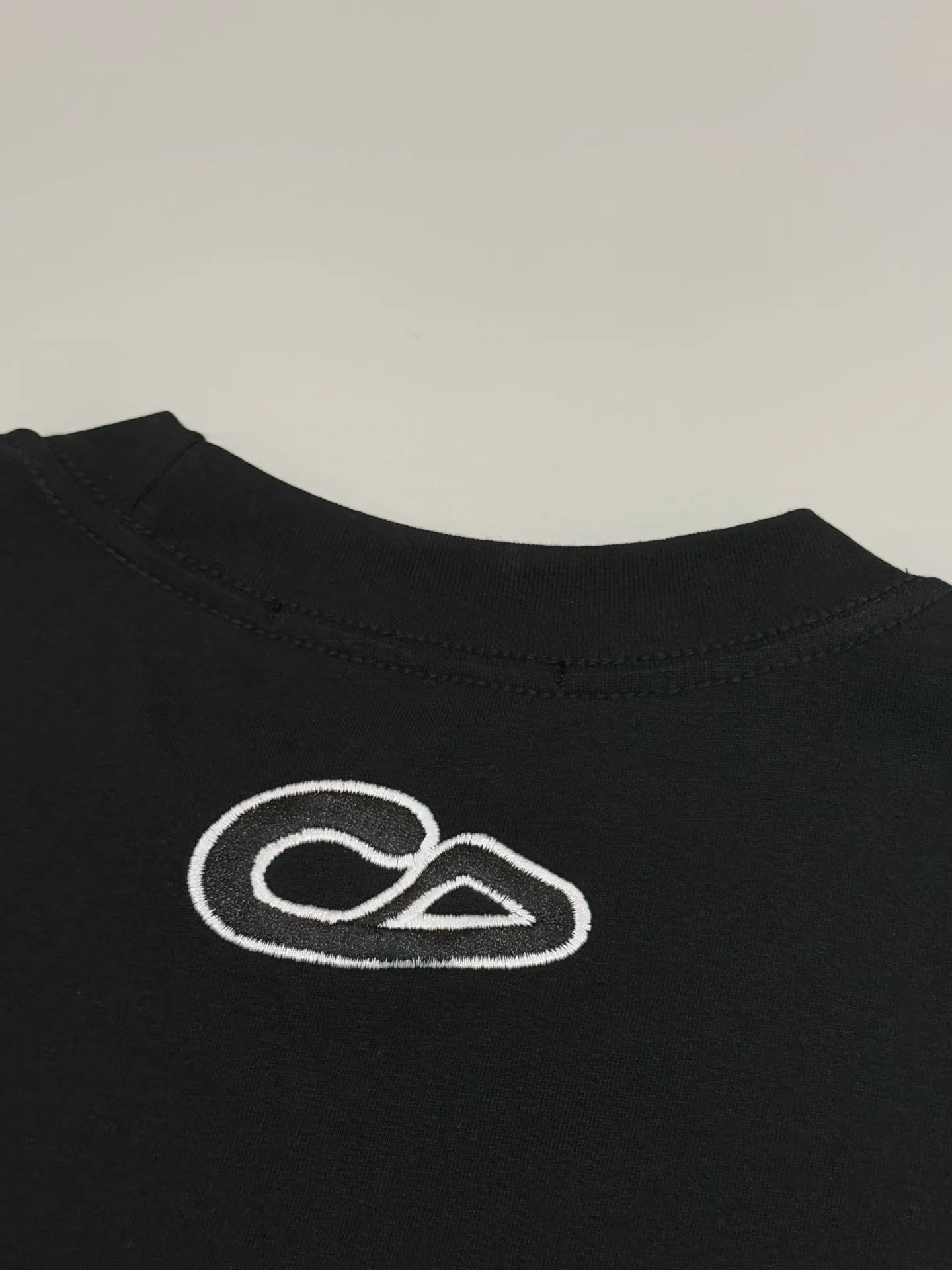 🅿️190 [High version] Snake🐍 Dior Dior 25ss spring and summer new limited edition inkjet ten letter logo embroidered short-sleeved T-shirt! Fashionable and casual short-sleeved T-shirt with catwalk pattern. It has a unique design and is made of 32 pieces of 280g 100% cotton fabric. It feels soft and skin-friendly, comfortable and breathable. The real thing will definitely make you fall in love with it! Non-sexist couples can wear mixed styles to open up a new fashion style! Different market versions ⚠️Same style for men and women. Haute couture series! Color: black white. Size: s-xL