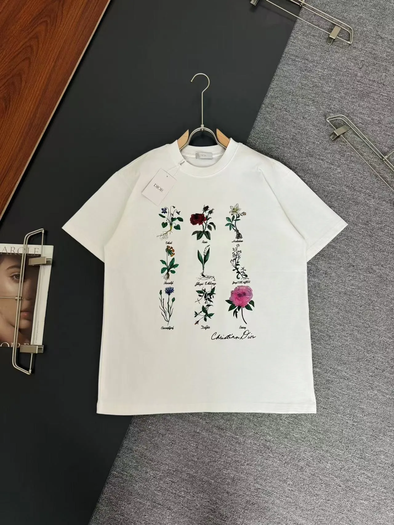 🅿️200 DIOR*Dior*320g heavyweight pure cotton T-shirt, thick, breathable and loose fit. Printed logo design. Spring and summer new round neck fashionable short-sleeved T-shirt. Comfortable against the skin, durable and easy to wear. Meticulous original craftsmanship, a must-have for casual wear. Color: black white. Size: S M L XL XXL