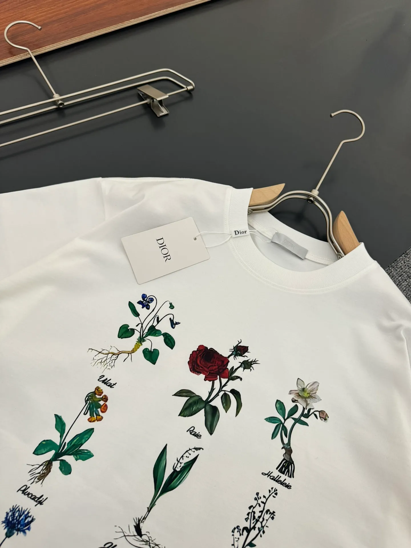 🅿️200 DIOR*Dior*320g heavyweight pure cotton T-shirt, thick, breathable and loose fit. Printed logo design. Spring and summer new round neck fashionable short-sleeved T-shirt. Comfortable against the skin, durable and easy to wear. Meticulous original craftsmanship, a must-have for casual wear. Color: black white. Size: S M L XL XXL