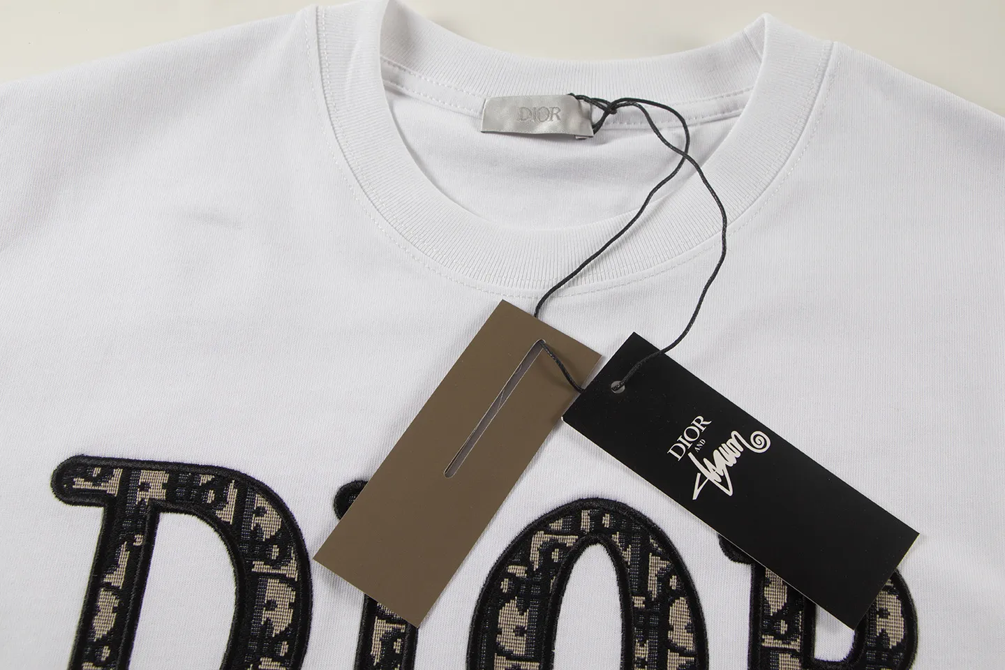 🅿️160 Dior*2025 latest short-sleeved material: high version 300g double yarn combed cotton Size: S M L XL Color: black white Style number: W2604