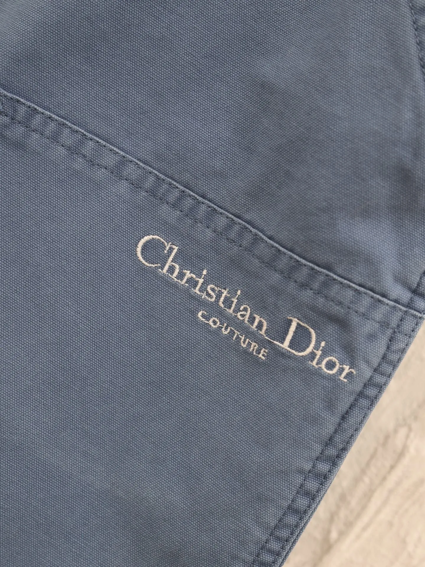🅿️390 Dio*/Dior 2025SS new spring and summer jersey shorts. Customized blue cotton fabric, engraved hardware buttons. Classic letter logo embroidery, with gray leather patch on the back side, three-dimensional tailoring. Very wide version. Size: S/M/L/XL