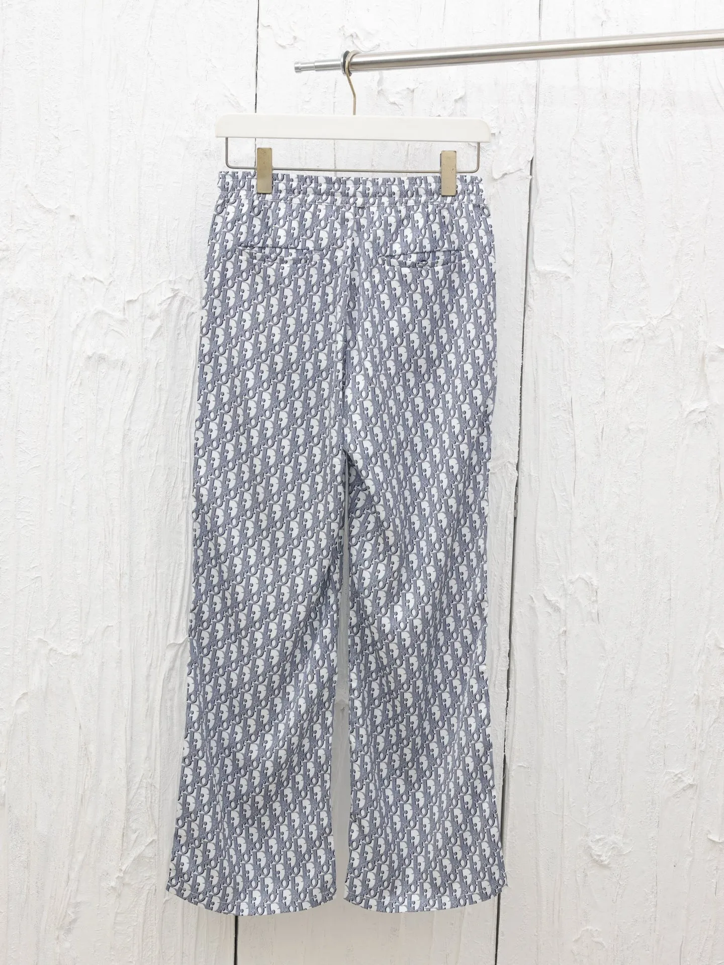 🅿️420 Dio*/Dior 25ss all-over jacquard light blue classic presbyopic trousers are carefully made of white and blue mulberry silk twill fabrics, with a peaked collar and arc-shaped hem, showing a casual style. Wear with the matching pajamas or shorts for a sophisticated look.  Size：S/M/L/XL