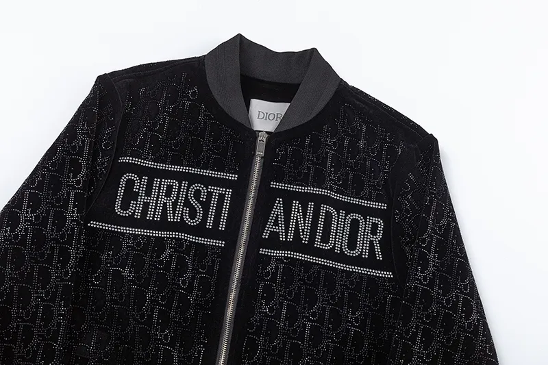 🅿️560 FW new autumn and winter Korean velvet baseball collar hot diamond jacket, men's classic sports and leisure cardigan jacket! Trading company channels are rare, and they are sold simultaneously. They use imported materials supplied by customers. The texture is tough, straight and stylish. Classic brand letters + classic elements are embellished. The contrasting color effect makes the whole thing more fashionable and colorful, and it also takes into account extremely high brand recognition! M-3XL