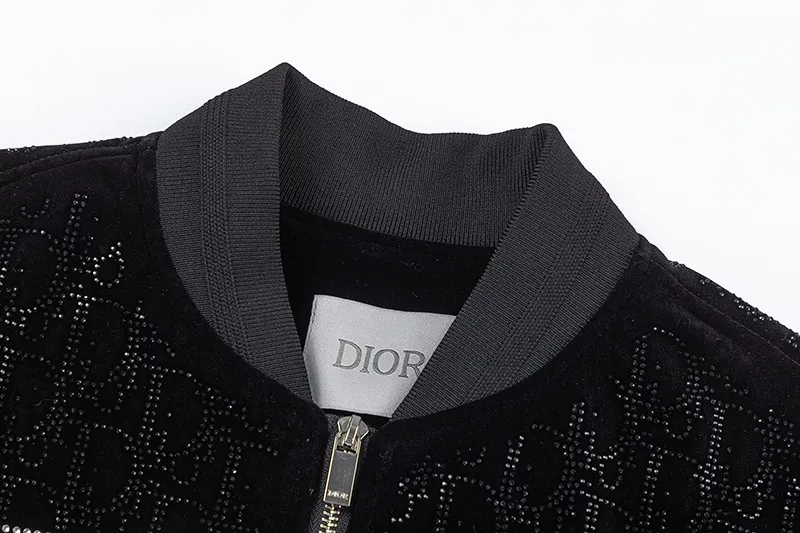 🅿️560 FW new autumn and winter Korean velvet baseball collar hot diamond jacket, men's classic sports and leisure cardigan jacket! Trading company channels are rare, and they are sold simultaneously. They use imported materials supplied by customers. The texture is tough, straight and stylish. Classic brand letters + classic elements are embellished. The contrasting color effect makes the whole thing more fashionable and colorful, and it also takes into account extremely high brand recognition! M-3XL
