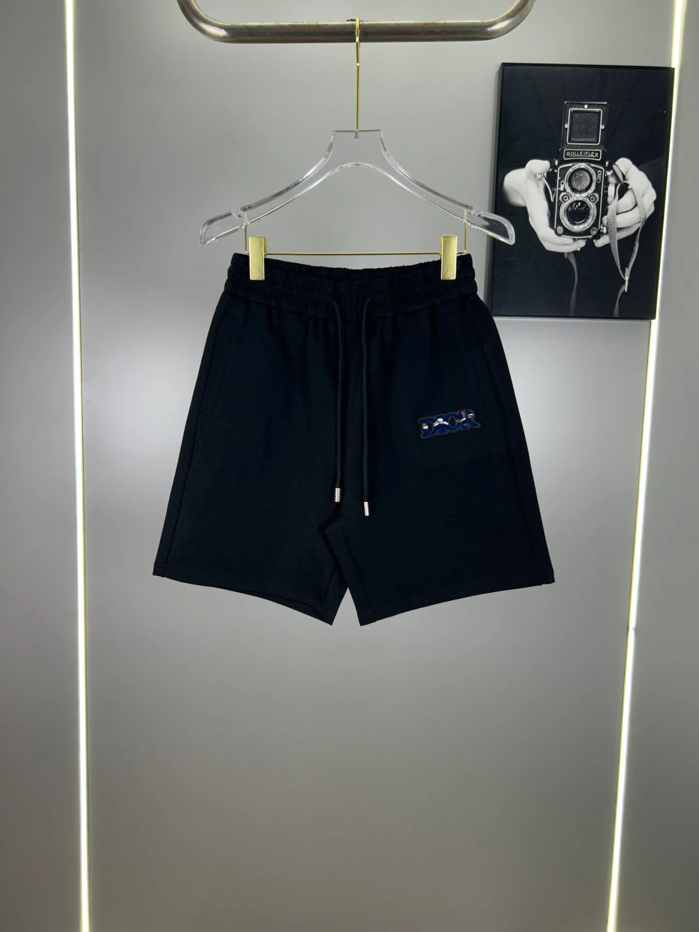 🅿️240 (high-end original specification version) Dior 2025ss trade channel goods. Casual sports shorts. An irresistible classic style with a slightly sharp casual fashion sense. Streamlined proportional tailoring creates a casual and versatile fit. The customer-supplied high-density 400g fabric is different from traditional knitted cotton fabrics. It feels soft and delicate, has a better texture, is comfortable and skin-friendly, anti-wrinkle and breathable. Modern classic urban benchmark with a new image. The drawstring waist design highlights the charm of sports and leisure. It shows the youthful and exuberant expression. Lazy and sexy... Size: S--XXL