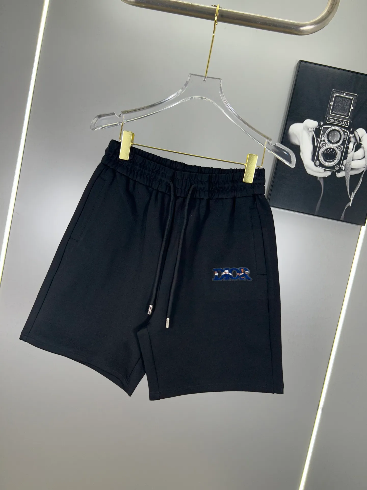 🅿️240 (high-end original specification version) Dior 2025ss trade channel goods. Casual sports shorts. An irresistible classic style with a slightly sharp casual fashion sense. Streamlined proportional tailoring creates a casual and versatile fit. The customer-supplied high-density 400g fabric is different from traditional knitted cotton fabrics. It feels soft and delicate, has a better texture, is comfortable and skin-friendly, anti-wrinkle and breathable. Modern classic urban benchmark with a new image. The drawstring waist design highlights the charm of sports and leisure. It shows the youthful and exuberant expression. Lazy and sexy... Size: S--XXL