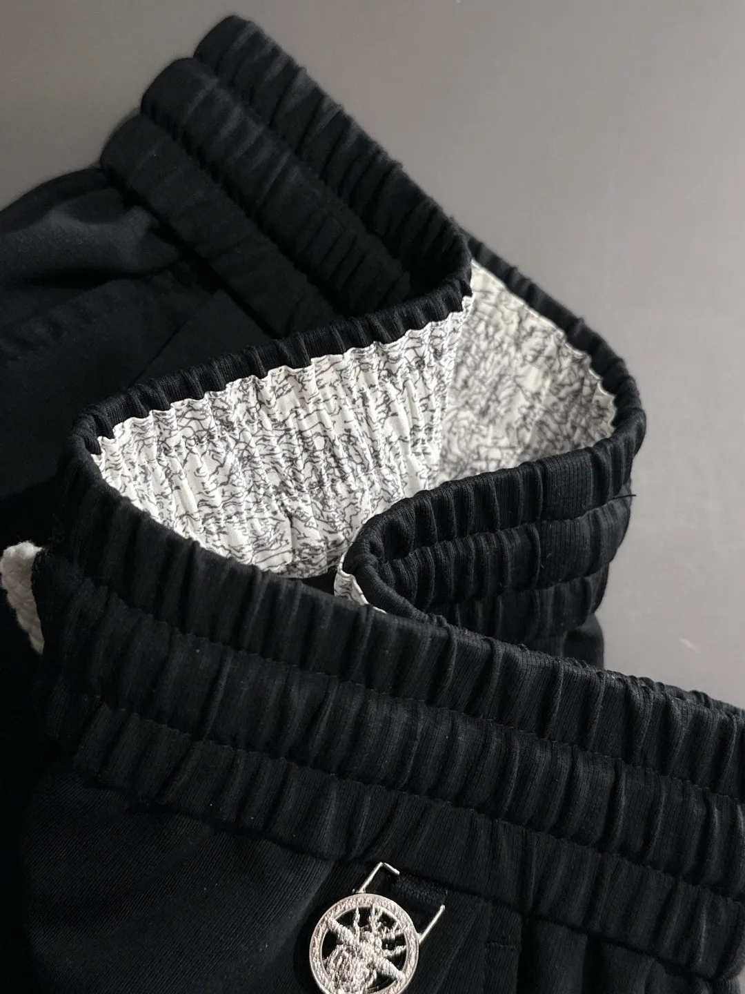 🅿️400 next day shipping Dior 2025 spring and summer new elastic band casual pants, thin counter custom fabrics, high breathability and comfort, impeccable details, brand element design concept, reflecting high quality. It feels delicate and soft! It presents a casual cut and the upper body shape is great! Size: M-4XL