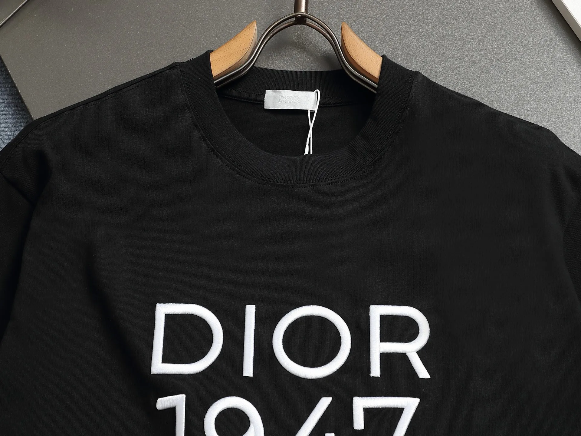 🅿️170 DIOR Dijia 2025 new model, customized 32 counts of 260g cotton cover cotton fabric, washed, no shrinkage, no deformation, no fading, no lint, high-density embroidery of 1947 letter logo, same style for men and women, short-sleeved T-shirt, color: black/white, size: XS-L