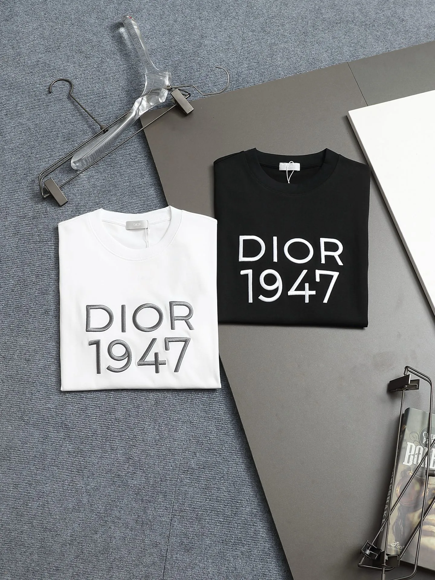 🅿️170 DIOR Dijia 2025 new model, customized 32 counts of 260g cotton cover cotton fabric, washed, no shrinkage, no deformation, no fading, no lint, high-density embroidery of 1947 letter logo, same style for men and women, short-sleeved T-shirt, color: black/white, size: XS-L