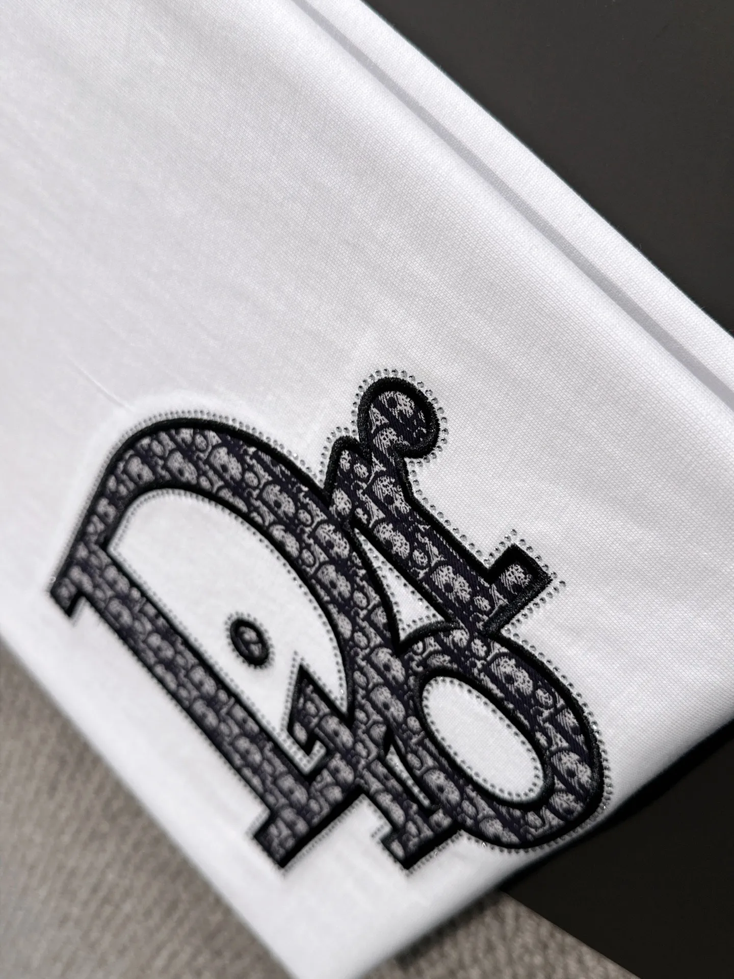 🅿️260 Dior 2꯭0꯭2꯭5 new spring and summer style ❤️ Original ⌚️ high version The fabric is made of 280 grams of high-density pure cotton. It does not deform or shrink. Process introduction: double thread movement, washing + front and rear precision 10,000-needle imported machine embroidery SIZE: M to 4XL