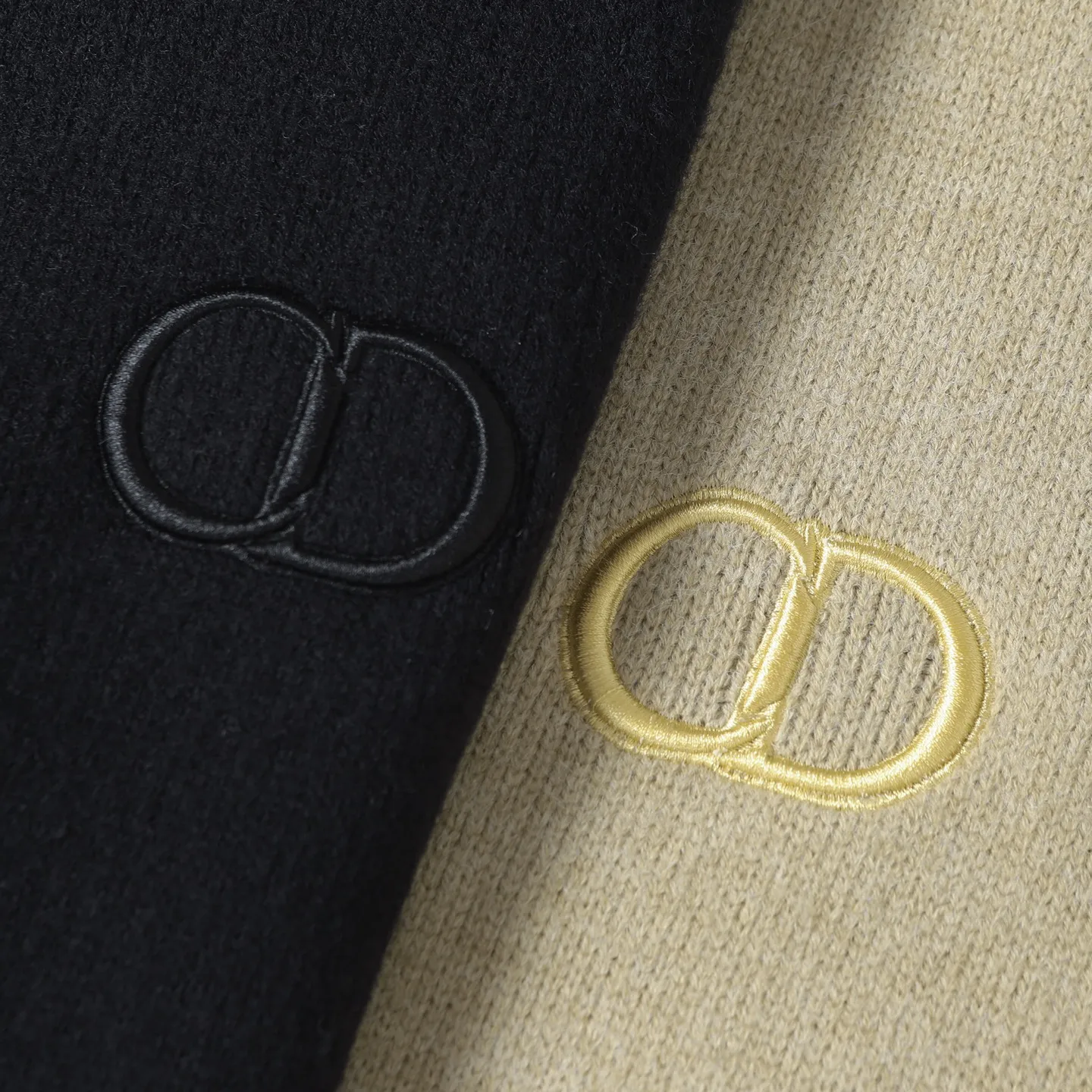 🅿️430 [Top quality] CD/Dior letter logo embroidered crew neck sweater. The fabric is made of 55% merino wool fabric, 35% cotton yarn and 10% polyester. This fabric has high thermal insulation effect and upper body comfort. The embroidery uses 3D three-dimensional embroidery, and the chest is embellished with the DDIOR embroidery logo. Garment washing water removes impurities and lint smell, while effectively fixing the pattern and adding hand feel. Dior Couture logo embroidery on the chest enhances style. Wear it with jeans and sneakers for a sophisticated yet casual modern look. Size:S/M/L/XL