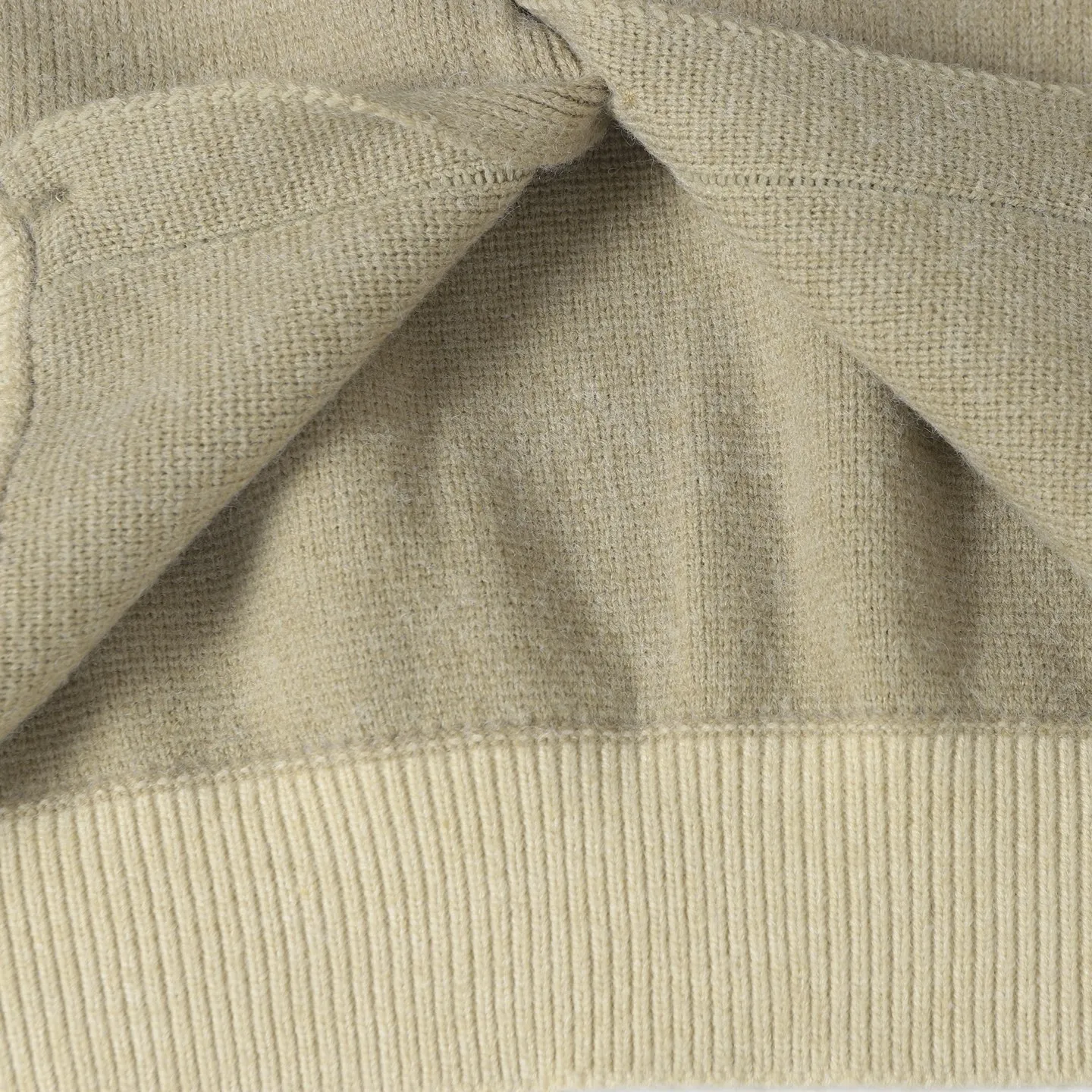🅿️430 [Top quality] CD/Dior letter logo embroidered crew neck sweater. The fabric is made of 55% merino wool fabric, 35% cotton yarn and 10% polyester. This fabric has high thermal insulation effect and upper body comfort. The embroidery uses 3D three-dimensional embroidery, and the chest is embellished with the DDIOR embroidery logo. Garment washing water removes impurities and lint smell, while effectively fixing the pattern and adding hand feel. Dior Couture logo embroidery on the chest enhances style. Wear it with jeans and sneakers for a sophisticated yet casual modern look. Size:S/M/L/XL