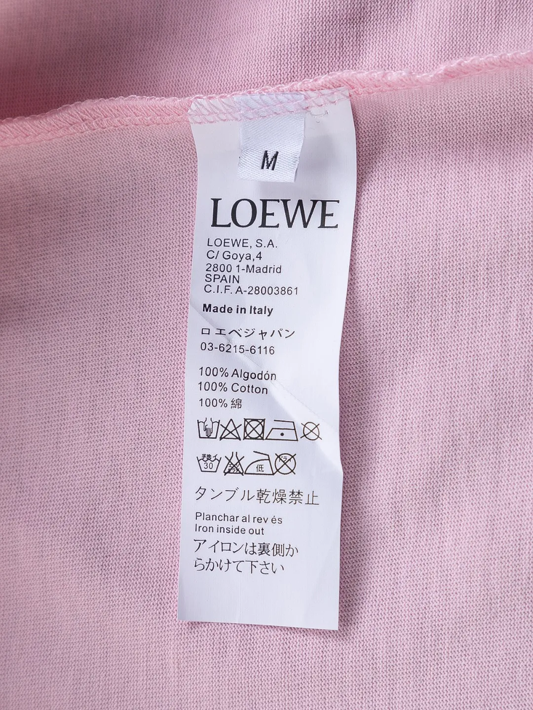 🅿️190 DIOR Dior Dior CD Micro wide version S-XL Dior 26ss official website never fails, permanent boutique LOEWE The cat logo embroidery pattern on the chest is full of details, full of childishness and artistic sense. It is made of 320g high-quality pure cotton, with an S-pattern round neck and topstitching. It is unique. Customized accessories, and the whole body is customized and developed according to the Y board... It has three labels and can control various styles, paying tribute to Dior's historic year! Coupled with the blessing of full-flower cotton material, both the upper body comfort and the existence are unparalleled. It can be said to be a must-have companion in summer. The excellent breathability and comfortable wearing feeling are unparalleled~ Recommended! ! Same style for men and women! Color: Black White Pink Size: S-XL Size chart: S: Shoulder width 50-Bust 56-Length 70 M: Shoulder width 52-Bust 57-Length 72 L: Shoulder width 54-Bust 59-Length 74 XL: Shoulder width 56-Bust 62-Length 76