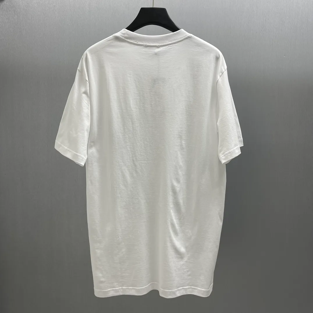 🅿️240 🧧CD Snowflake Plush Print Black T Size: S-XL This T-shirt is decorated with the Dior Archives Labels logo, reinterpreting the Dior label in a 3D printed version. Crafted from white cotton jersey