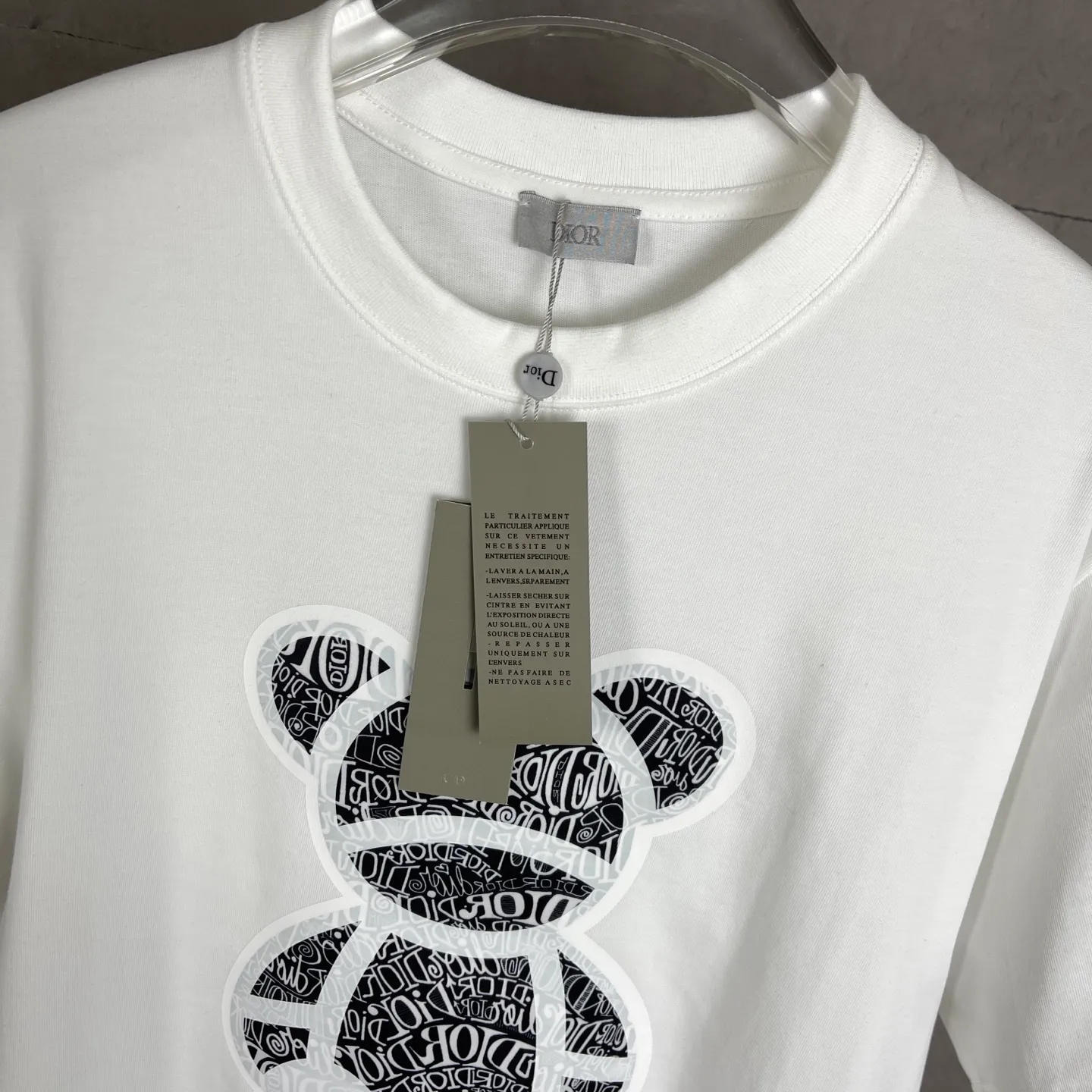 🅿️170 /C09 Dior 25ss 300 grams early spring new style letter logo printed short-sleeved light luxury. A must-have item for men and women for daily commuting. The correct version is welcome to compare. Detailed features: 100% pure cotton double yarn jersey fabric. Special thickened 32 pieces of double-strand 1x1 thread in the same cylinder. Three-dimensional film foam tape hot stamping. Double needle stitching and cross-stitch technology. ·Original main mark, washed tag brand moisture-proof paper packaging Color: black white cement gray Size: S-XL