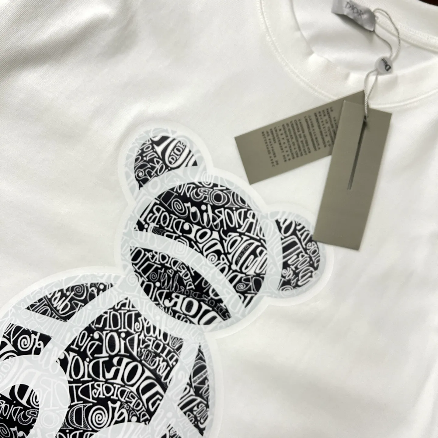 🅿️170 /C09 Dior 25ss 300 grams early spring new style letter logo printed short-sleeved light luxury. A must-have item for men and women for daily commuting. The correct version is welcome to compare. Detailed features: 100% pure cotton double yarn jersey fabric. Special thickened 32 pieces of double-strand 1x1 thread in the same cylinder. Three-dimensional film foam tape hot stamping. Double needle stitching and cross-stitch technology. ·Original main mark, washed tag brand moisture-proof paper packaging Color: black white cement gray Size: S-XL