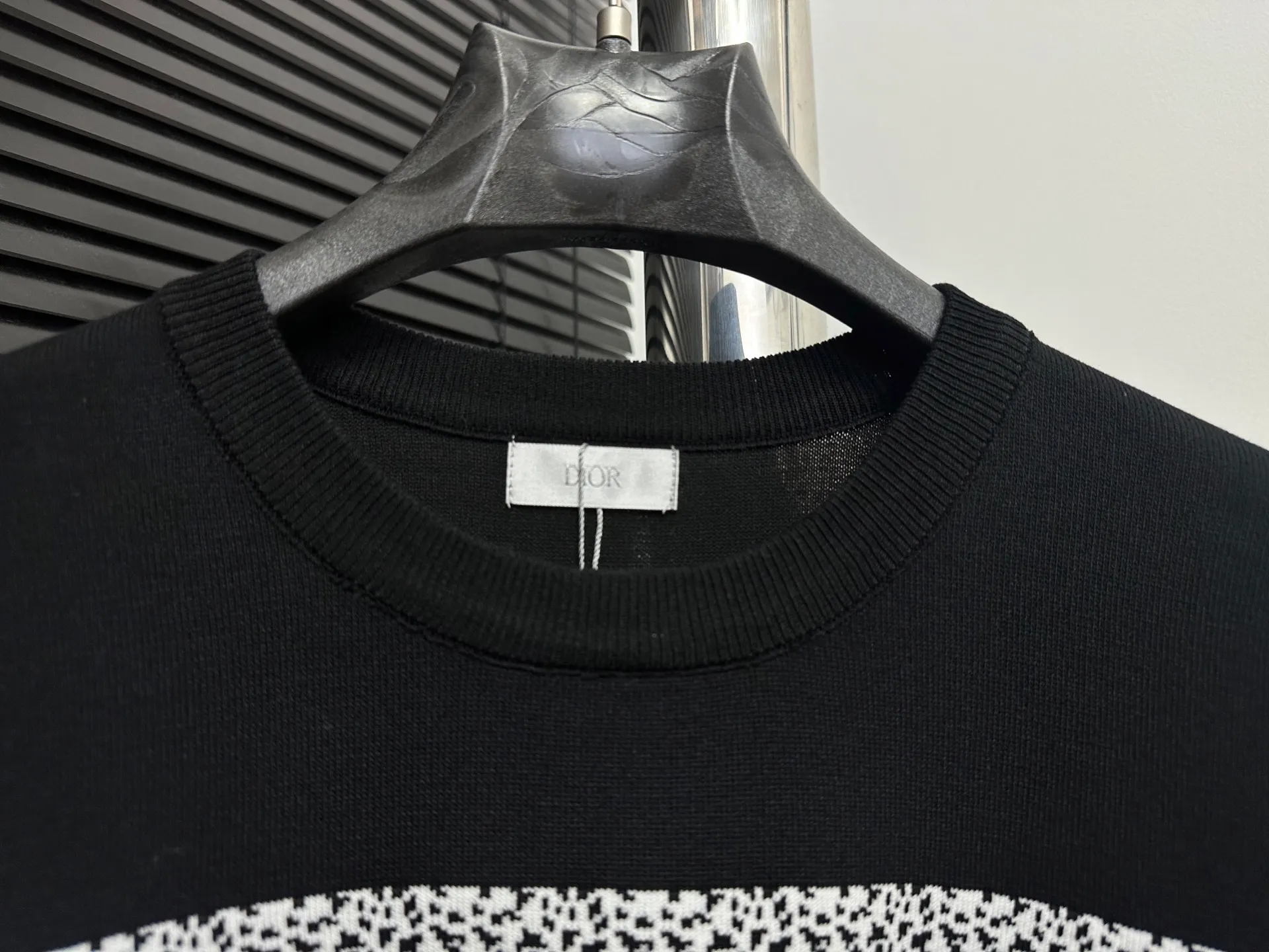 🅿️170 [DIOR] Dior jacquard knitted short-sleeved stretch slimming slim T-shirt half-sleeved for men and women. Dior classic series knitted short-sleeved, exquisite craftsmanship, silky and super breathable fabric, high-end and soft hand feel, spun yarn knitted elastic fabric, light and breathable without the slightest sense of restraint, high-quality knitting, complete with three standards Color: White Black Size: S M L XL