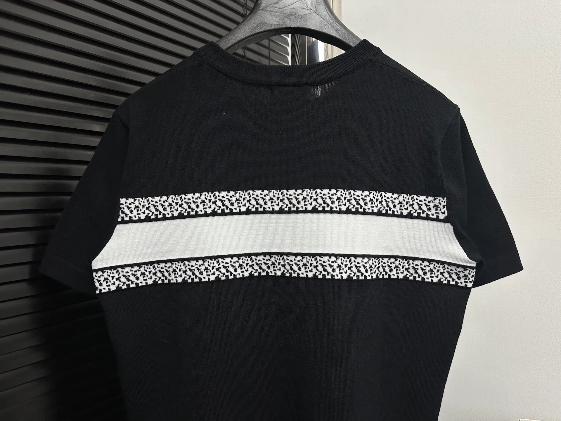 🅿️170 [DIOR] Dior jacquard knitted short-sleeved stretch slimming slim T-shirt half-sleeved for men and women. Dior classic series knitted short-sleeved, exquisite craftsmanship, silky and super breathable fabric, high-end and soft hand feel, spun yarn knitted elastic fabric, light and breathable without the slightest sense of restraint, high-quality knitting, complete with three standards Color: White Black Size: S M L XL