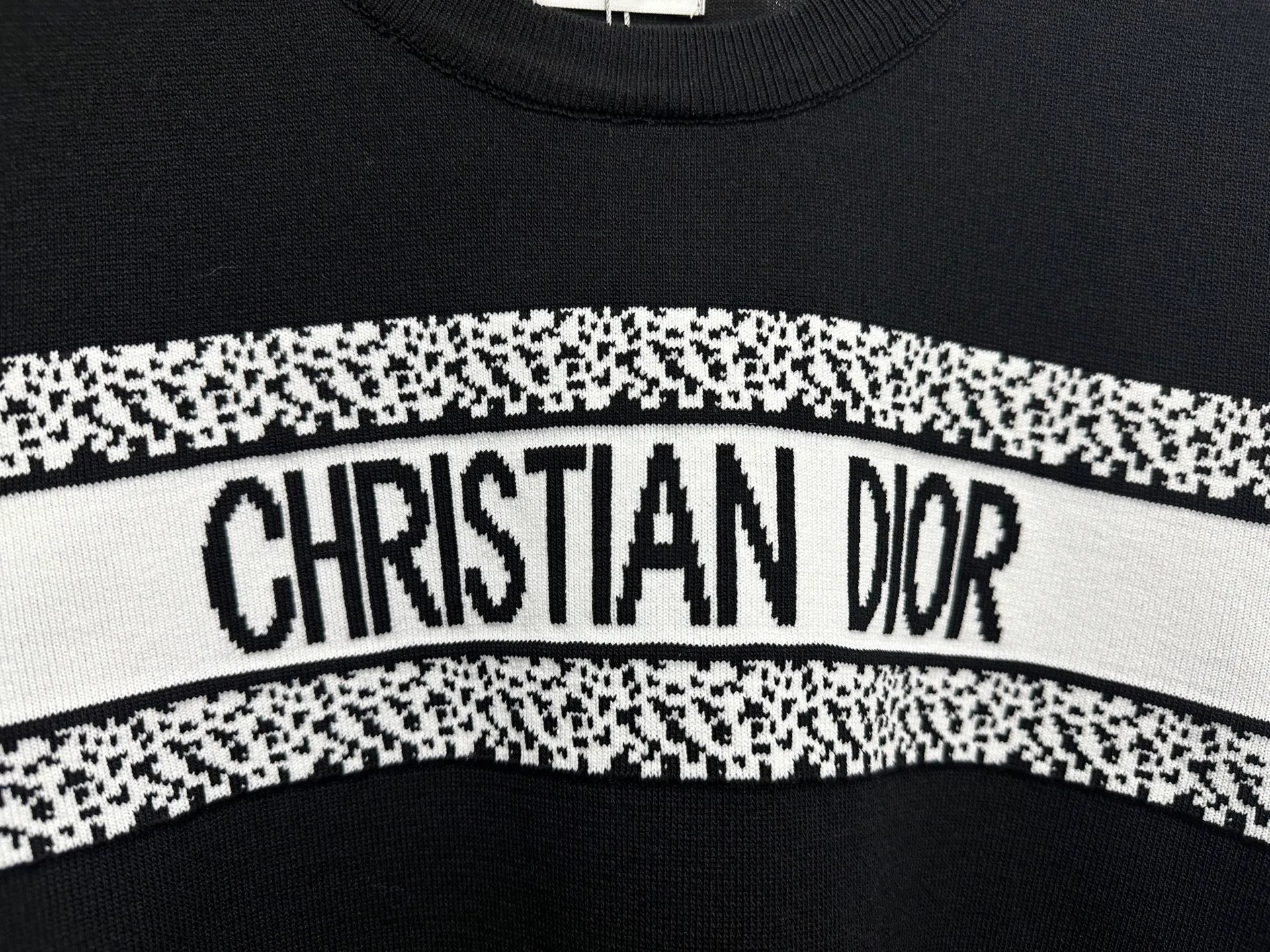 🅿️170 [DIOR] Dior jacquard knitted short-sleeved stretch slimming slim T-shirt half-sleeved for men and women. Dior classic series knitted short-sleeved, exquisite craftsmanship, silky and super breathable fabric, high-end and soft hand feel, spun yarn knitted elastic fabric, light and breathable without the slightest sense of restraint, high-quality knitting, complete with three standards Color: White Black Size: S M L XL