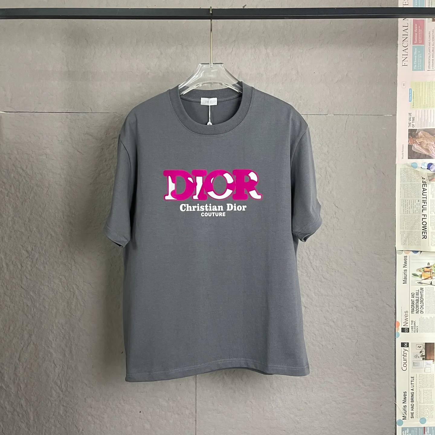 🅿️170 /C16 DIOR 300 high gram weight three-dimensional glue technology Exclusively for the new original men's casual short sleeves High-end customization High version Fashionable and versatile Imported fabrics Super soft and delicate feel Skin-friendly and comfortable to wear High-end boutique High-temperature washing process to ensure no deformation or shrinkage, summer wear, a comfortable and beautiful value! A must-have item for beauty and age reduction! Super fine and smooth surface, uniform, delicate and soft It is comfortable to wear and can easily create a cool summer look. It is easy to handle on the upper body and becomes the focus of the street in minutes. Size: S-XL Color: Black, White, Gray