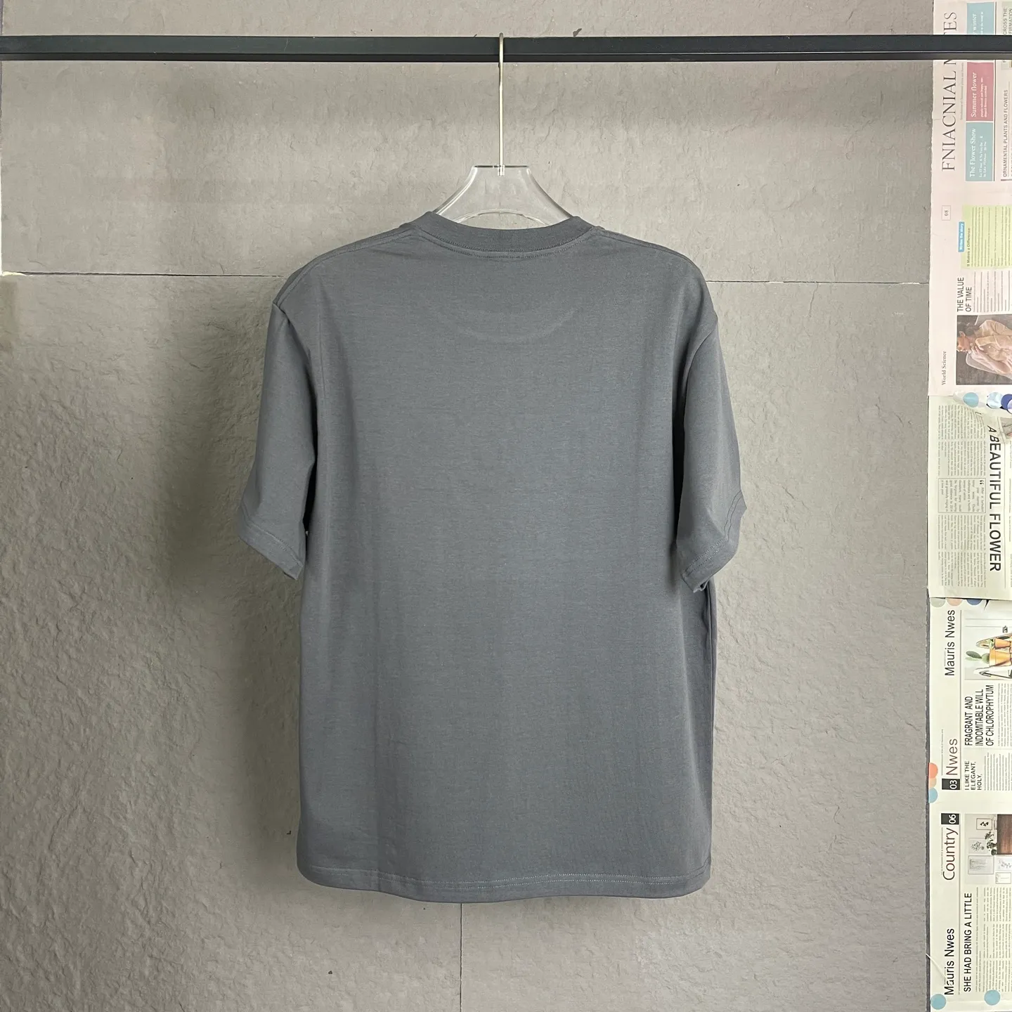 🅿️170 /C16 DIOR 300 high gram weight three-dimensional glue technology Exclusively for the new original men's casual short sleeves High-end customization High version Fashionable and versatile Imported fabrics Super soft and delicate feel Skin-friendly and comfortable to wear High-end boutique High-temperature washing process to ensure no deformation or shrinkage, summer wear, a comfortable and beautiful value! A must-have item for beauty and age reduction! Super fine and smooth surface, uniform, delicate and soft It is comfortable to wear and can easily create a cool summer look. It is easy to handle on the upper body and becomes the focus of the street in minutes. Size: S-XL Color: Black, White, Gray