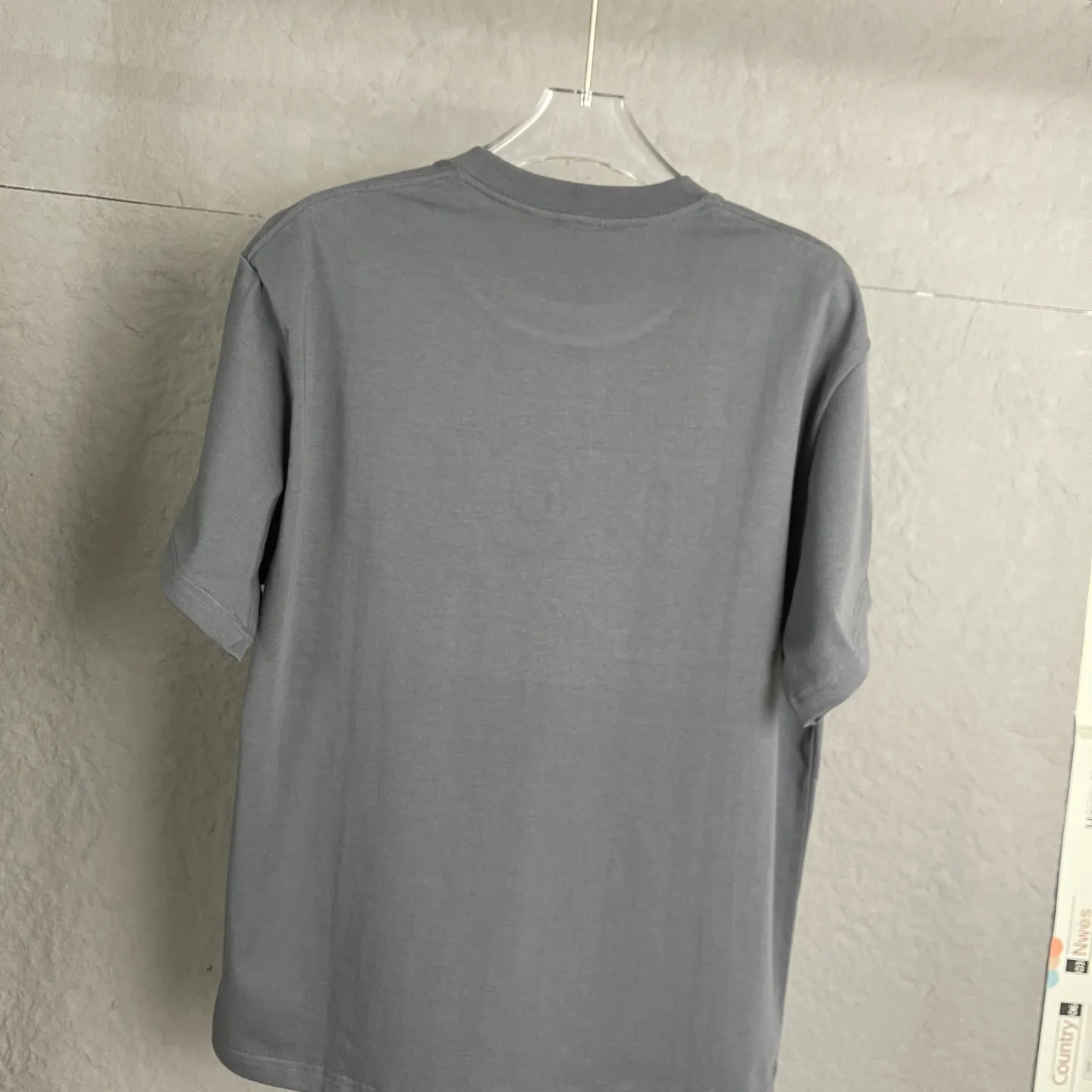 🅿️170 /C16 DIOR 300 high gram weight three-dimensional glue technology Exclusively for the new original men's casual short sleeves High-end customization High version Fashionable and versatile Imported fabrics Super soft and delicate feel Skin-friendly and comfortable to wear High-end boutique High-temperature washing process to ensure no deformation or shrinkage, summer wear, a comfortable and beautiful value! A must-have item for beauty and age reduction! Super fine and smooth surface, uniform, delicate and soft It is comfortable to wear and can easily create a cool summer look. It is easy to handle on the upper body and becomes the focus of the street in minutes. Size: S-XL Color: Black, White, Gray