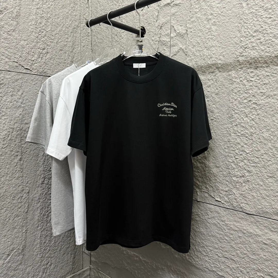 🅿️180 Dio*Dior* 2025 spring and summer style Classic silver thread letter embroidery Personalized logo Customized double yarn plain cotton fabric Short-sleeved T-shirt Unisex Color: Angora Red Black White Size: S (90-130 catties) M (120-150 catties) L (140-165 catties) XL (160-180 catties) XXL (180-210 pounds)