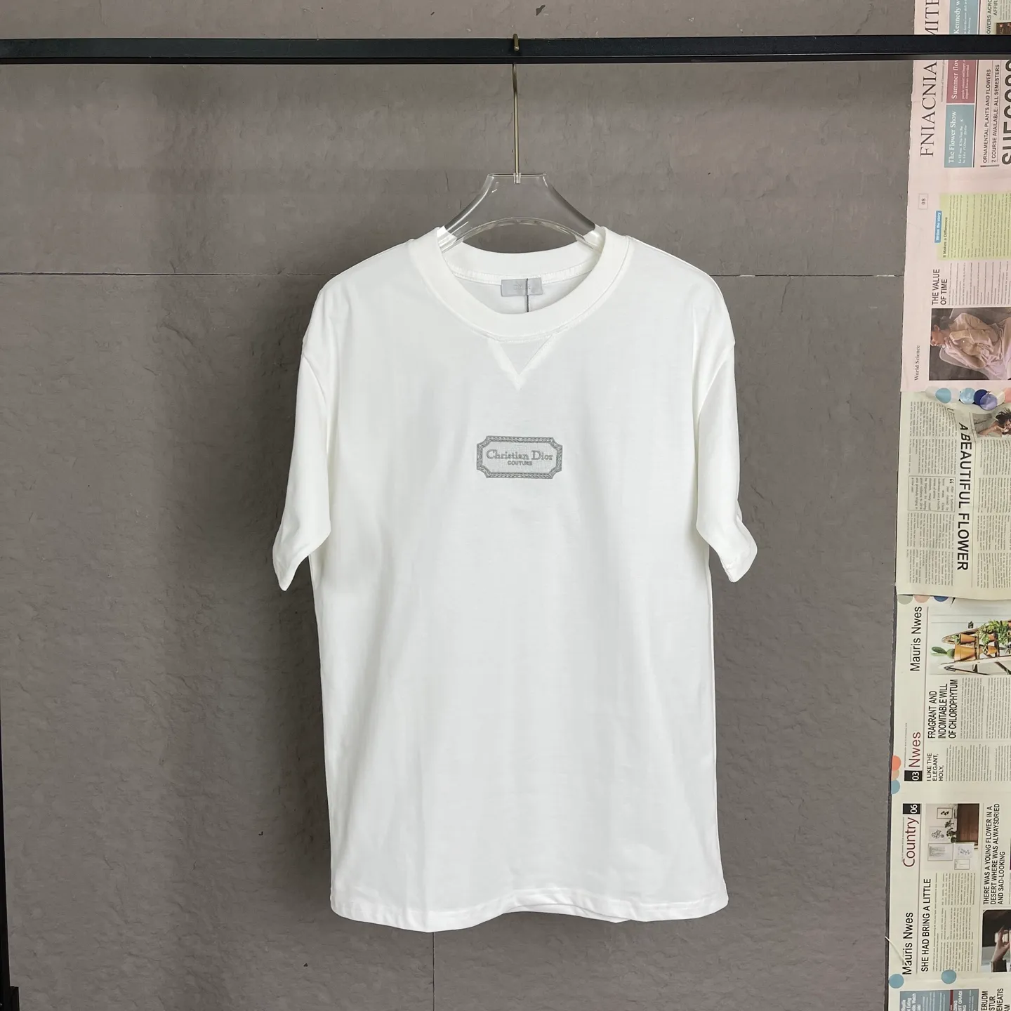 🅿️180 /A13 DIOR couture blade embroidered short-sleeved T-shirt. Exclusively customized with 300 grams of original board. Double yarn pure cotton fabric texture is very soft and comfortable. 100% different from the market's top fabrics (no shrinkage, no deformation, no pilling). Matched with 320 grams of 1x1 thread (fabric thread is dyed in the same vat, no color difference, not easy to deform). Original 1:1 version. Original 1:1 customized accessories. Collar label Care label, tag, packaging (perfect details) Size: S-XL Color: apricot, white, blue, gray, dark gray