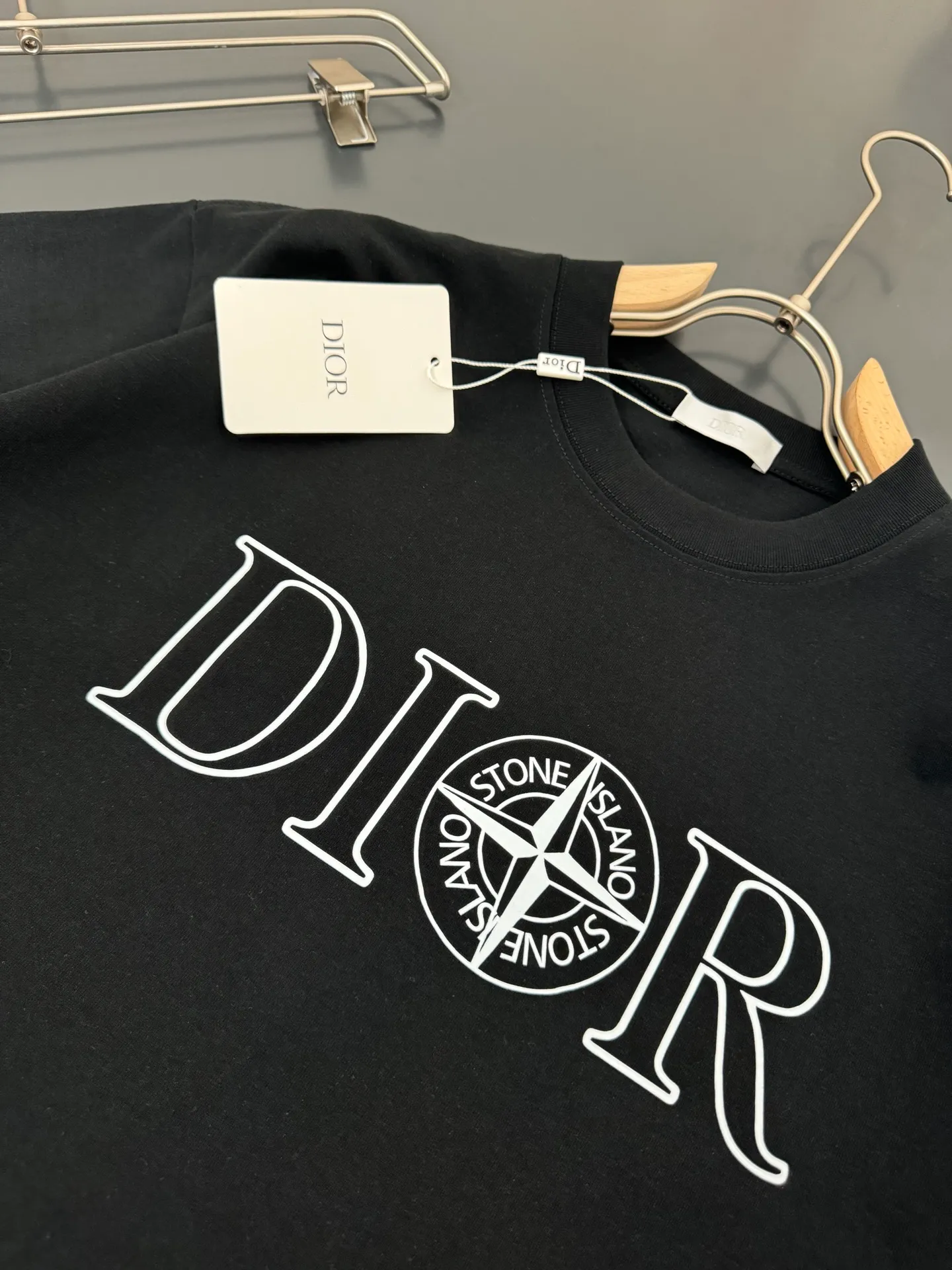 🅿️200 DIOR*Dior*320g heavyweight pure cotton T-shirt, thick, breathable and loose fit. Printed logo design. Spring and summer new round neck fashionable short-sleeved T-shirt. Comfortable against the skin, durable and easy to wear. Meticulous original craftsmanship, a must-have for casual and versatile colors. Color: black, white, rose. Size: S M L XL XXL.