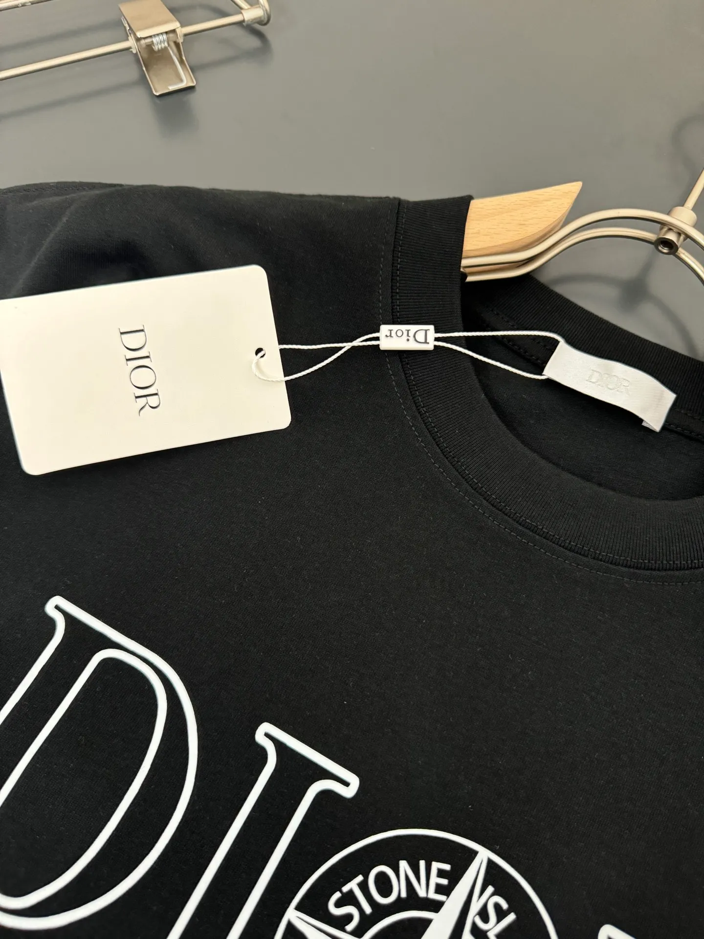 🅿️200 DIOR*Dior*320g heavyweight pure cotton T-shirt, thick, breathable and loose fit. Printed logo design. Spring and summer new round neck fashionable short-sleeved T-shirt. Comfortable against the skin, durable and easy to wear. Meticulous original craftsmanship, a must-have for casual and versatile colors. Color: black, white, rose. Size: S M L XL XXL.