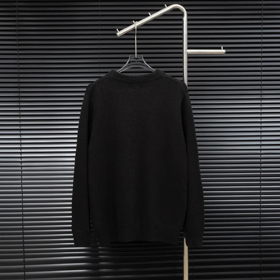 🅿️330 Style: DIOR Dior destination logo knitted long-sleeved sweater Size: S-XXL Fabric: Wool blend Accessories: Full set of customized original accessories No gender distinction, same style for men and women