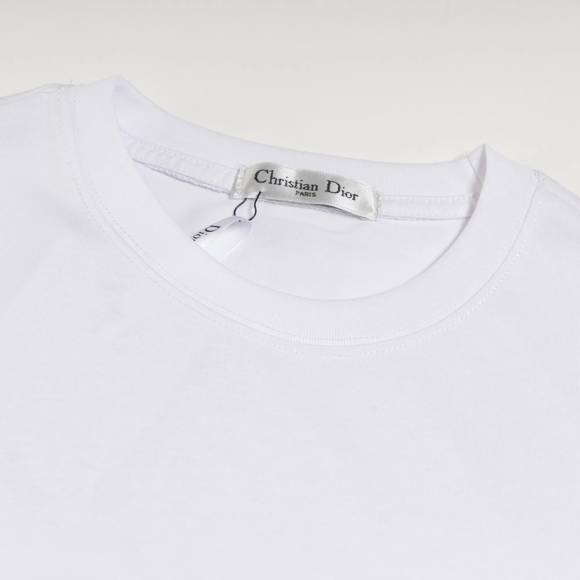 🅿️160 model number S05 DIOR classic chest small logo letter embroidery round neck short sleeves embroidery, full package, three labels complete, original supporting accessories 1:1, main mark process, very high-end, has been pre-shrunk at high temperature, not easy to deform after repeated washing, pure cotton 280 grams, high weight, 32 count double yarn, no pilling, no fading, comfortable and breathable, matched with 1x1 thread in the same cylinder, oversize loose version Can wear up to 220 pounds Color: black white Size: XS-L