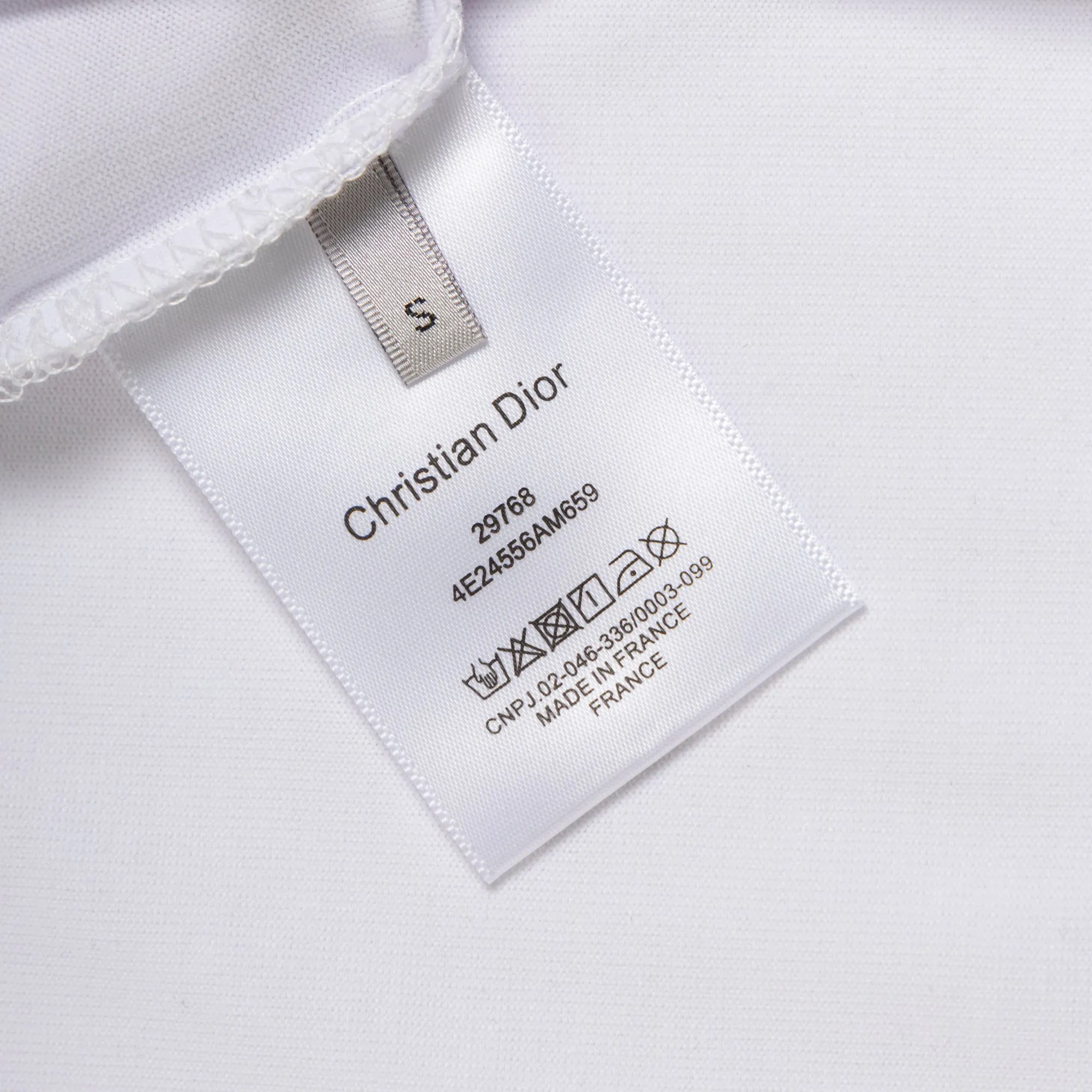 🅿️160 model number S05 DIOR classic chest small logo letter embroidery round neck short sleeves embroidery, full package, three labels complete, original supporting accessories 1:1, main mark process, very high-end, has been pre-shrunk at high temperature, not easy to deform after repeated washing, pure cotton 280 grams, high weight, 32 count double yarn, no pilling, no fading, comfortable and breathable, matched with 1x1 thread in the same cylinder, oversize loose version Can wear up to 220 pounds Color: black white Size: XS-L