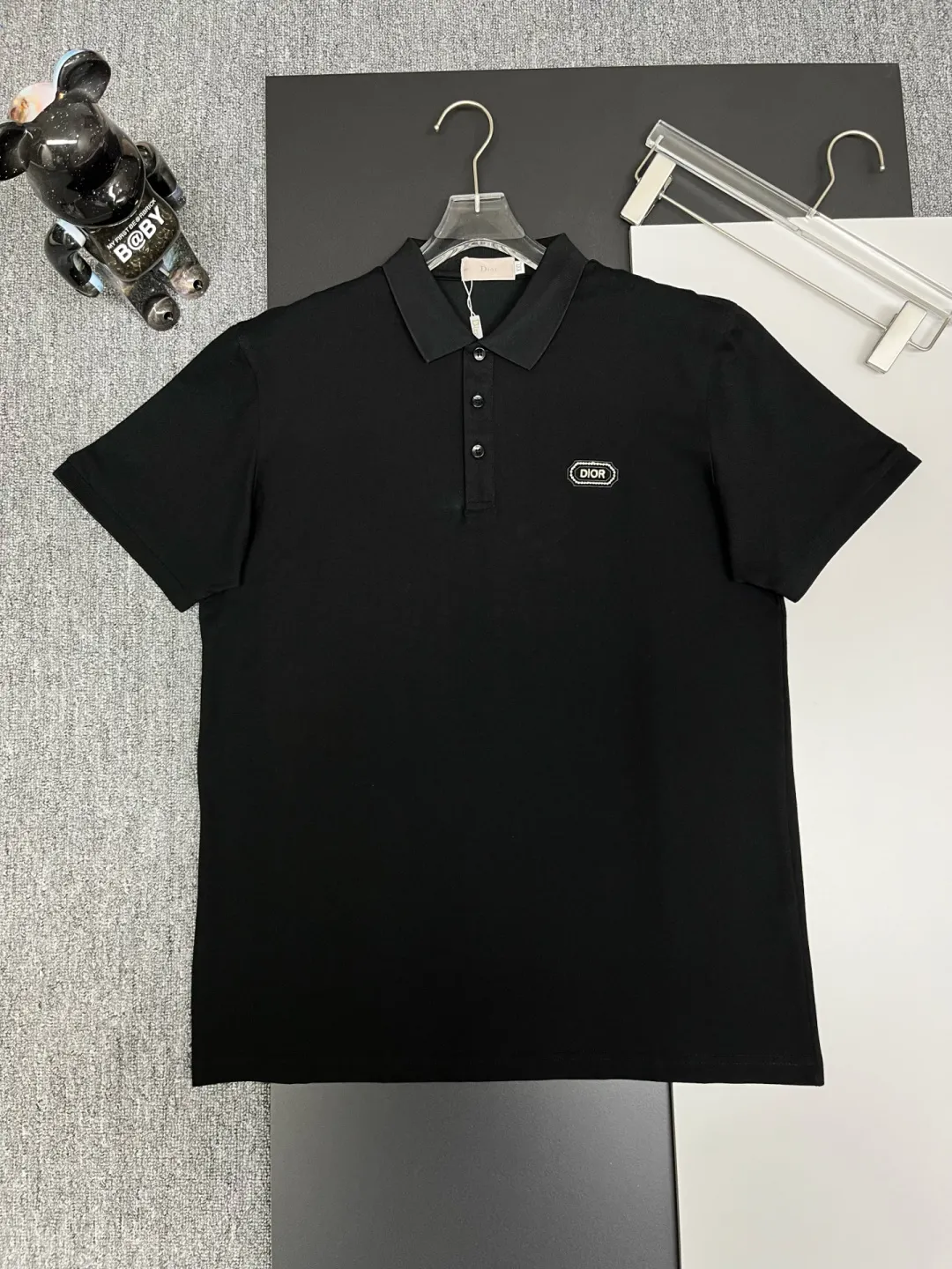 🅿️210 DIRO Dior embroidered new Polo shirt. Original fabric. Official same style. Made of 210 grams of mercerized pique cotton, customized in the same vat. The fabric feels very comfortable and smooth. The version is quite wide and stylish. Produced by a first-line brand factory. Imported Behringer embroidery machine. The embroidery is full and textured. The ribs on the collar and collar are woven with imported yarn. It will not deform after long-term wear. The latest style for spring and summer. Fashionable and individual. Super versatile and good-looking. It is very suitable for both men and women. It is a must-have item. Color: Black White Size: M-XXXL